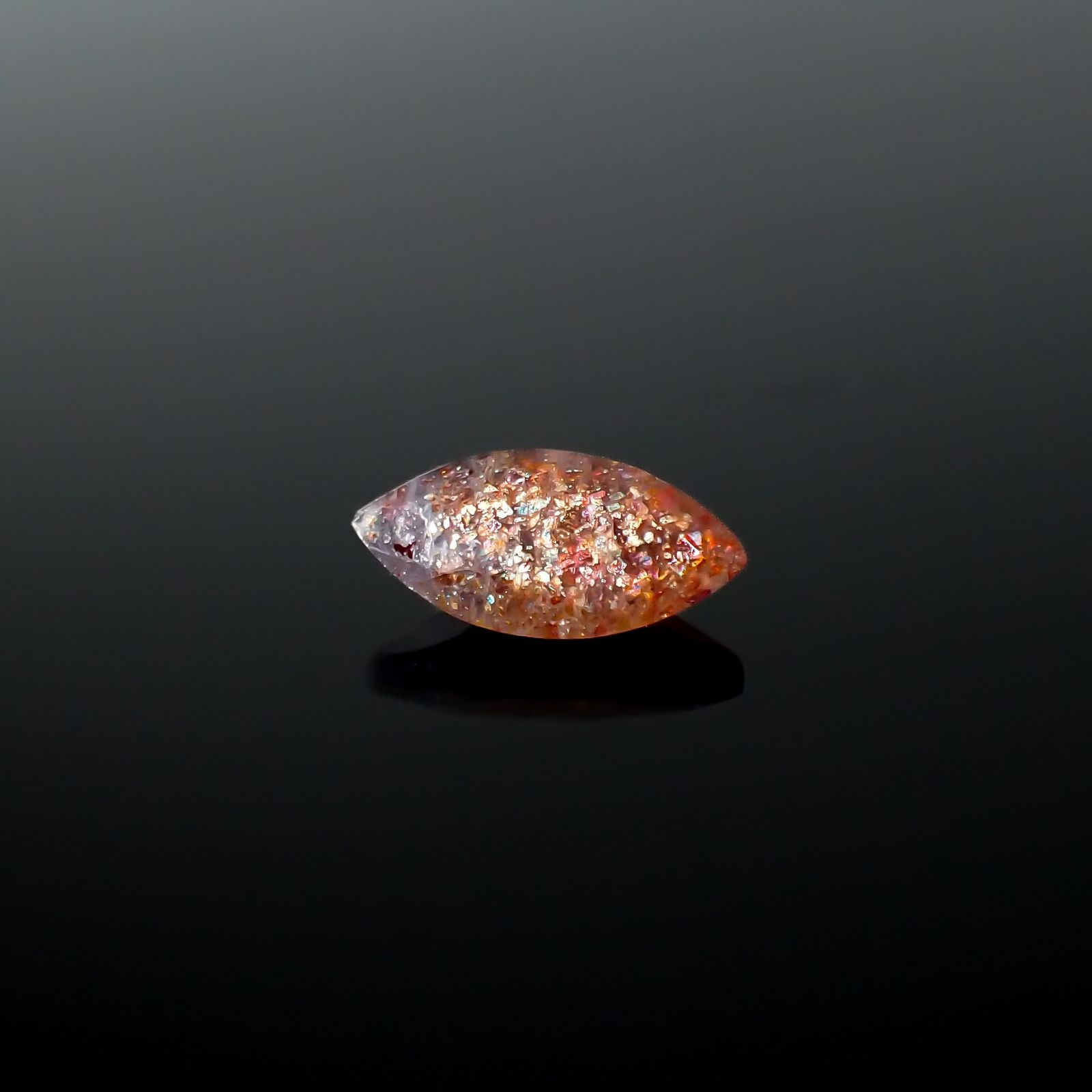 ブラッドショットアイオライト インド産 0.62ct[240125386]8.9x4.2mm前後