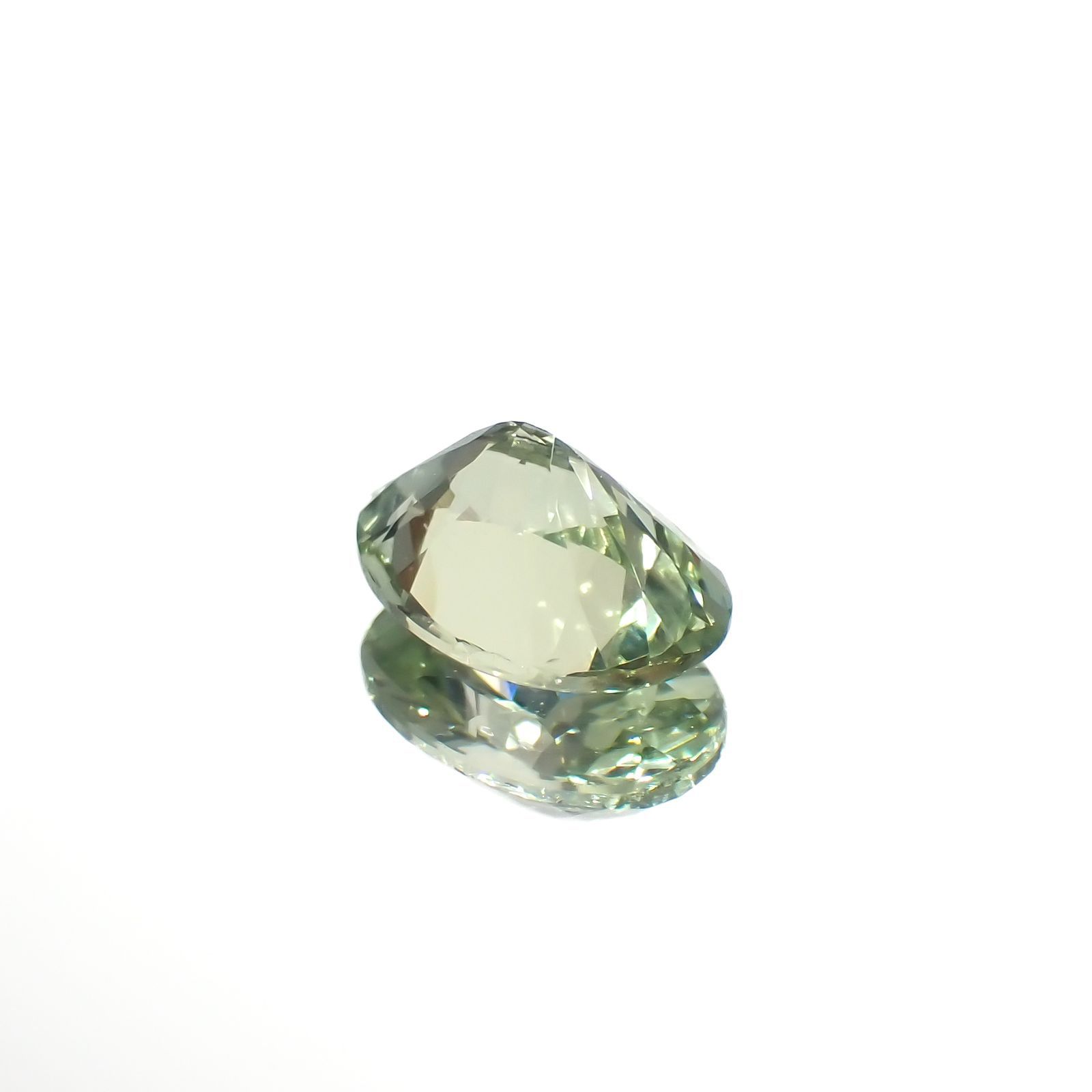 バナジウムクリソベリル(宝石名クリソベリル)マダガスカル産 0.950ct ソ付(日独)[221018904]7.11x5.16mm前後
