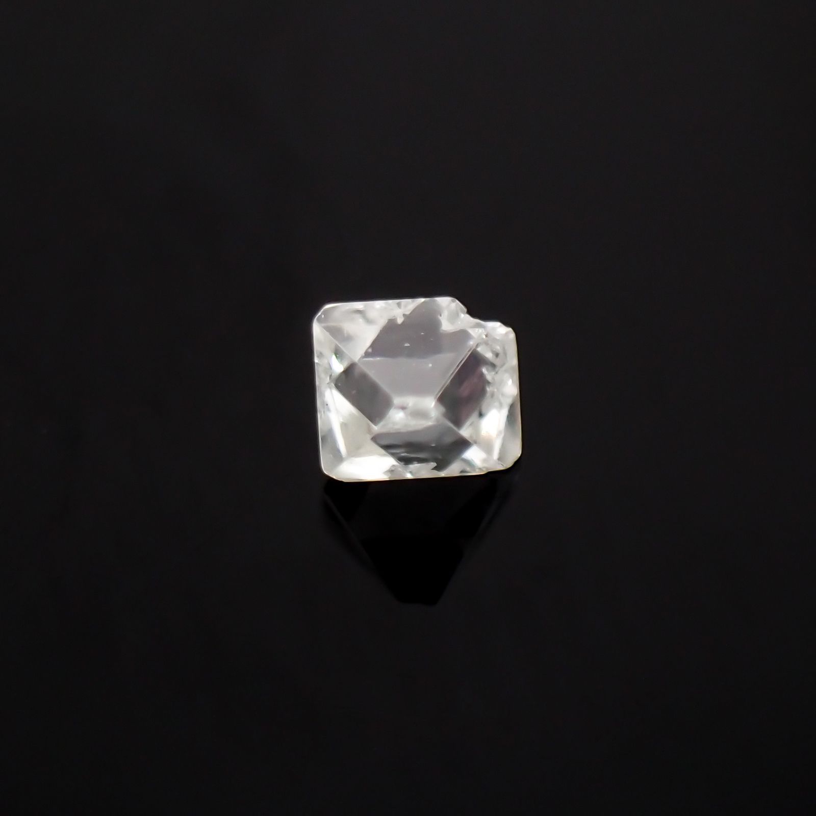 ソーヤブルダイヤモンド(宝石名ダイアモンド) ロシア産 原石・結晶 0.057ct 識別済[210410550]2.5×2.4mm前後
