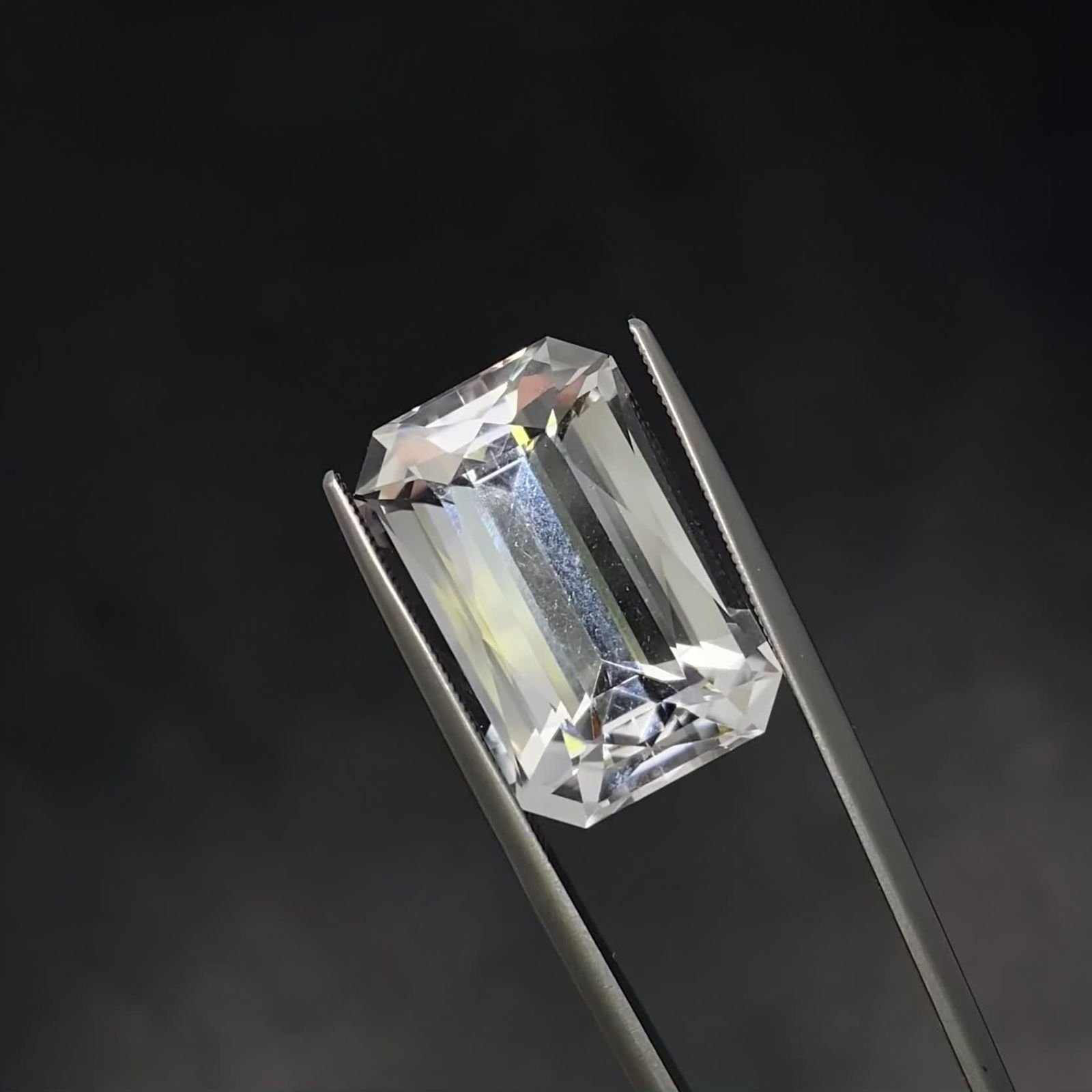 フェナカイト マダガスカル産 21.82ct / 19.9x13mm前後 [240326382