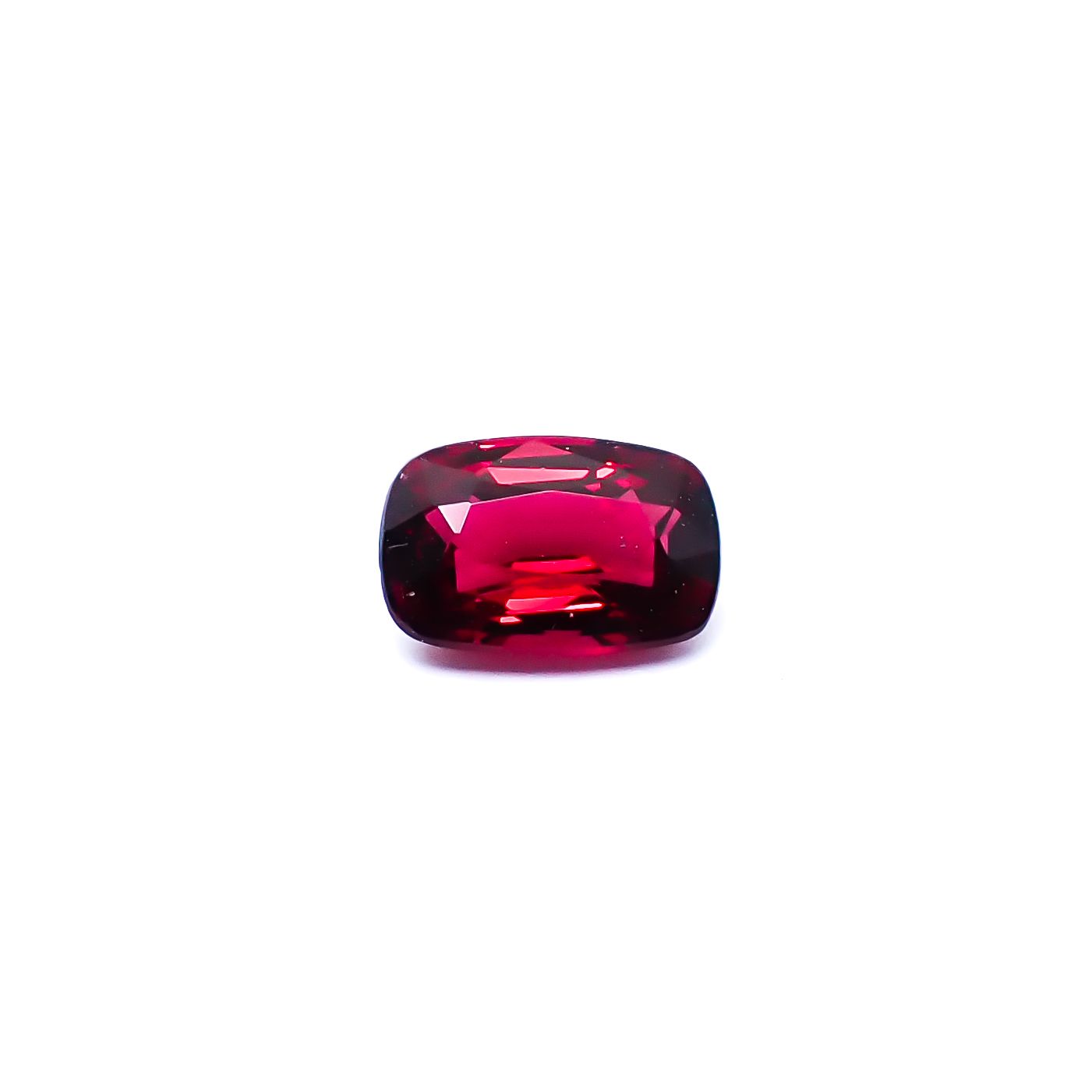 ジェダイスピネル(宝石名スピネル/別名ジェダイスピネル)ビルマ産 GUILD鑑付 0.44ct / 5.4x3.59mm前後 [260732537]