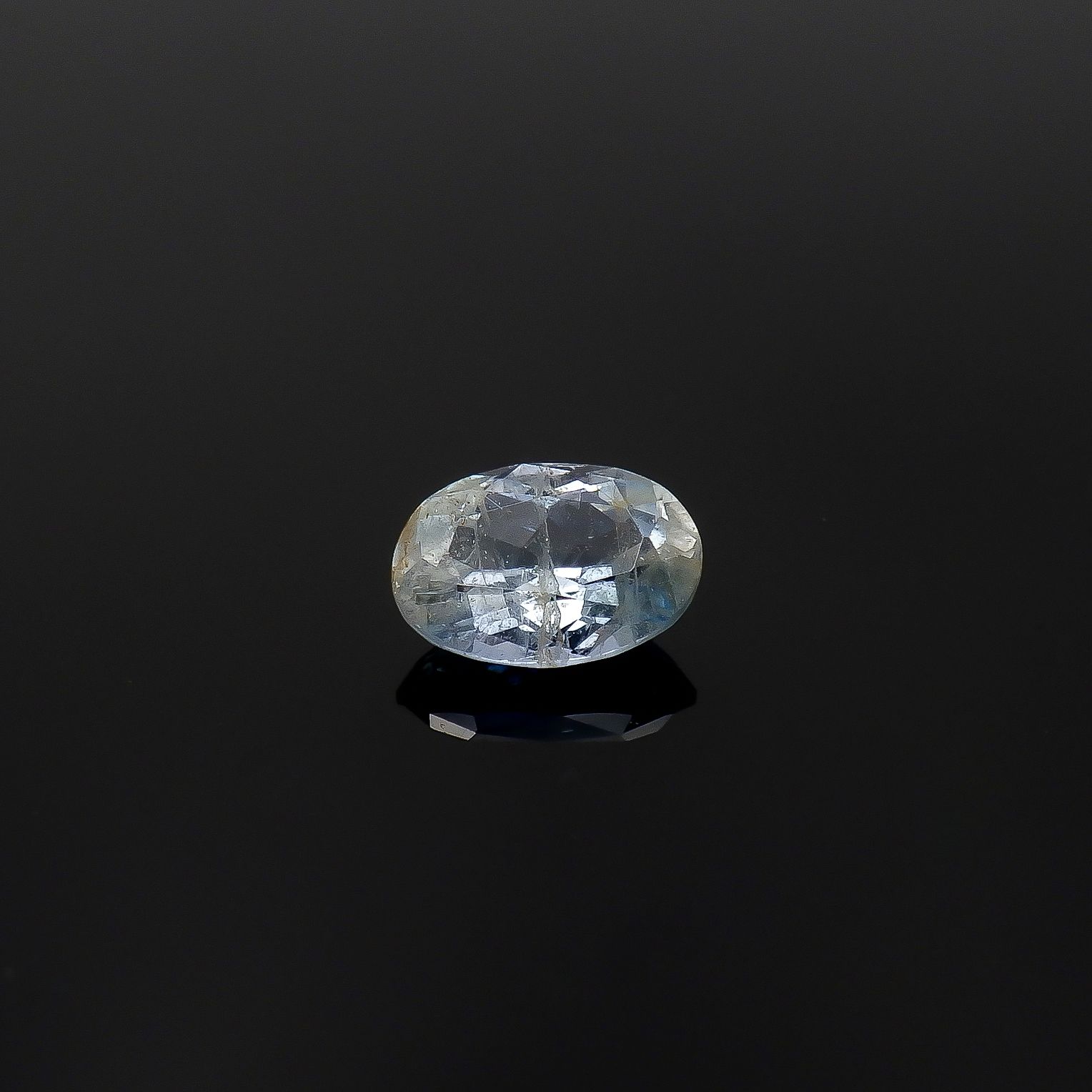 ジェレメジェバイト(宝石名エレメジェバイト)ナミビア産 ソ付(彩珠) 0.759ct / 6.9x4.9mm前後 [220817285]