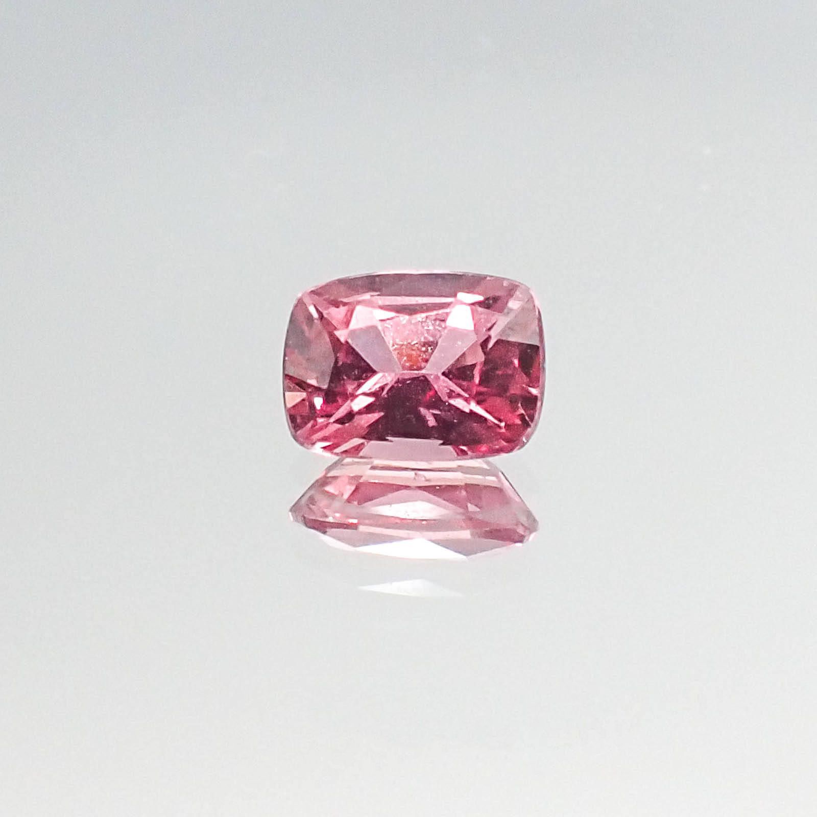 パパラチャサファイア スリランカ産 0.57ct DGL鑑付[20062898]5.5×4.2mm前後