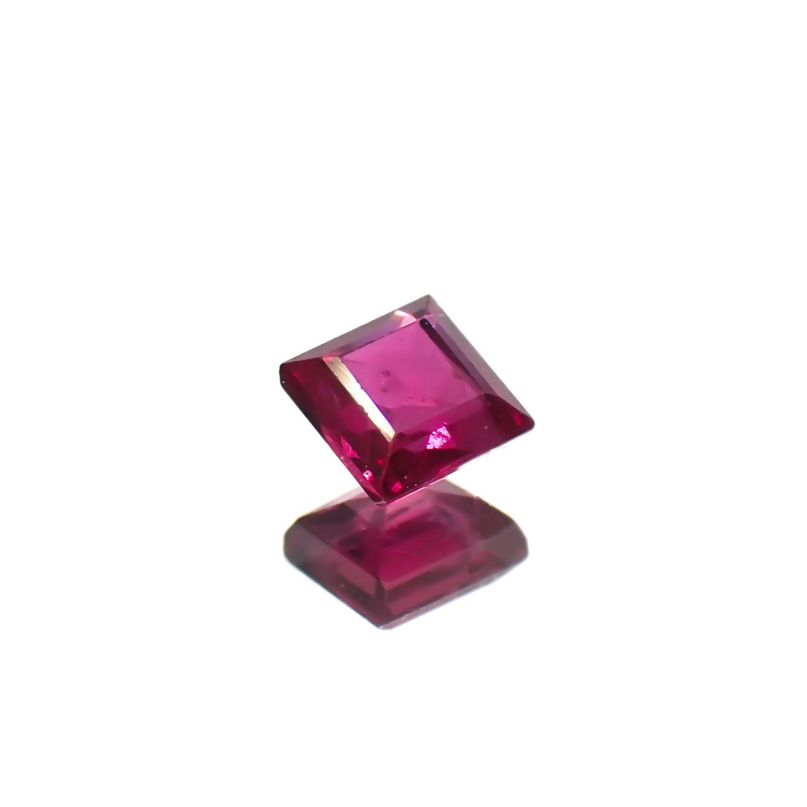 ルビー タイ/ビルマ産 0.25ct[220616358]3.1x3.1mm前後