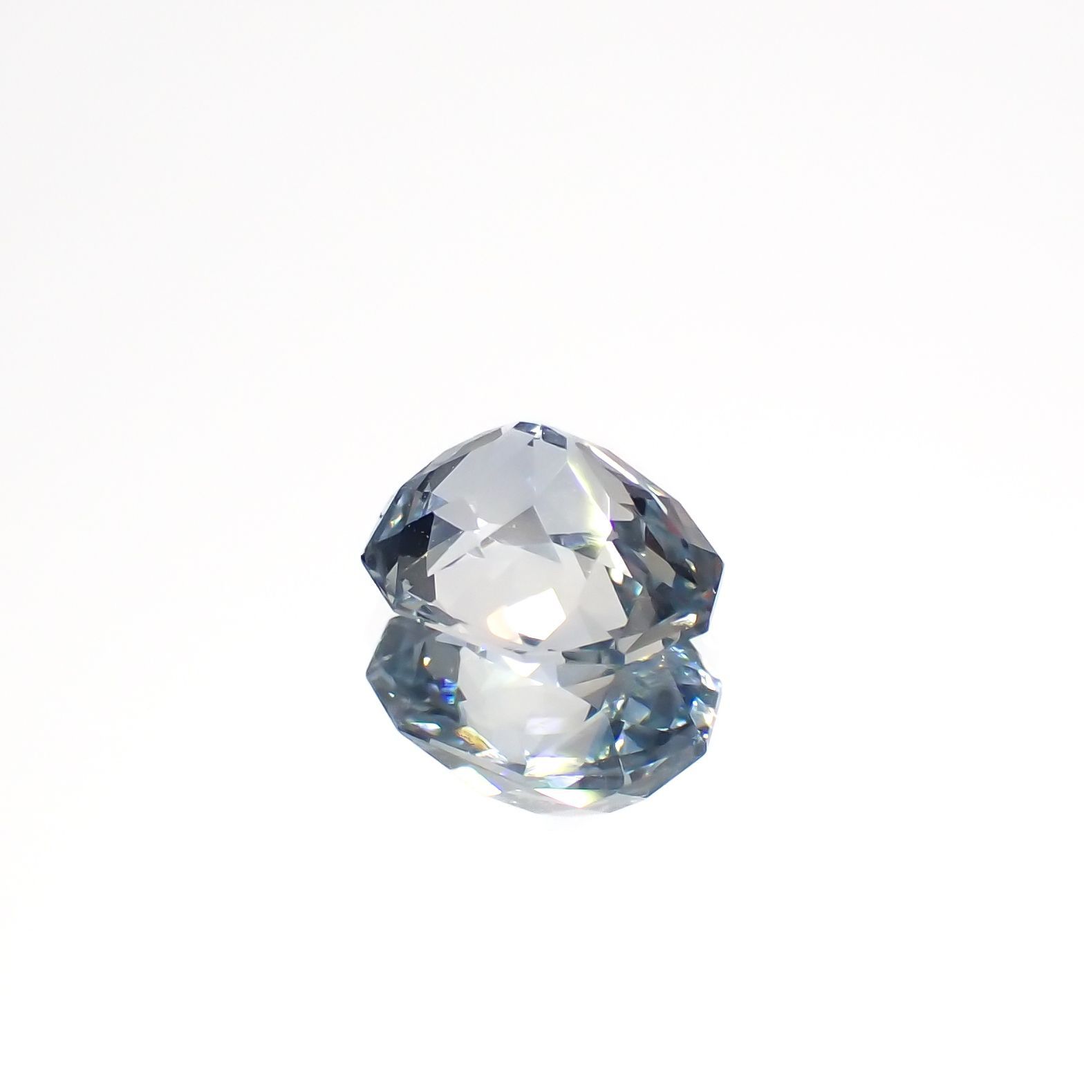 ◇カスタムカット◇アイスブルーサファイア(宝石名サファイア)スリランカ/マダガスカル産 1.54ct 識別済[220817454]7.8x5.9mm前後