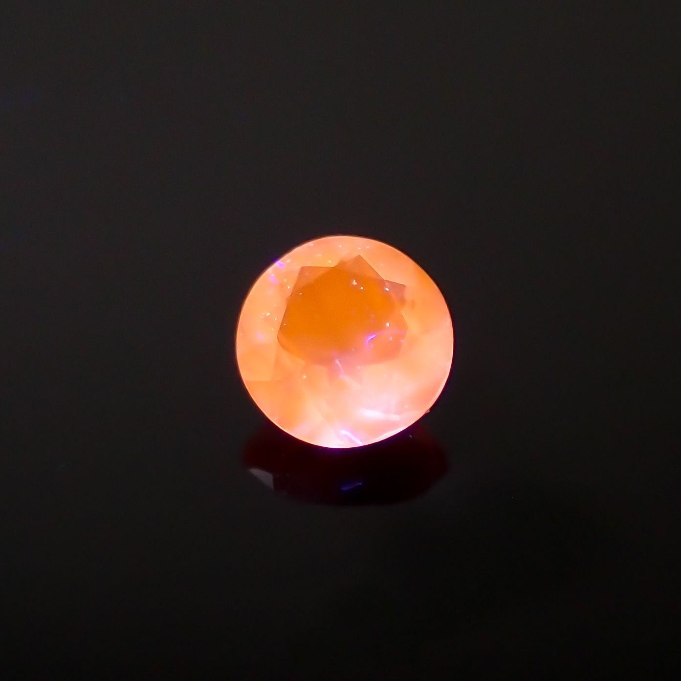 アウイナイト フルオレッセンス ドイツ産 0.047ct[220917697]2.4x2.4mm前後