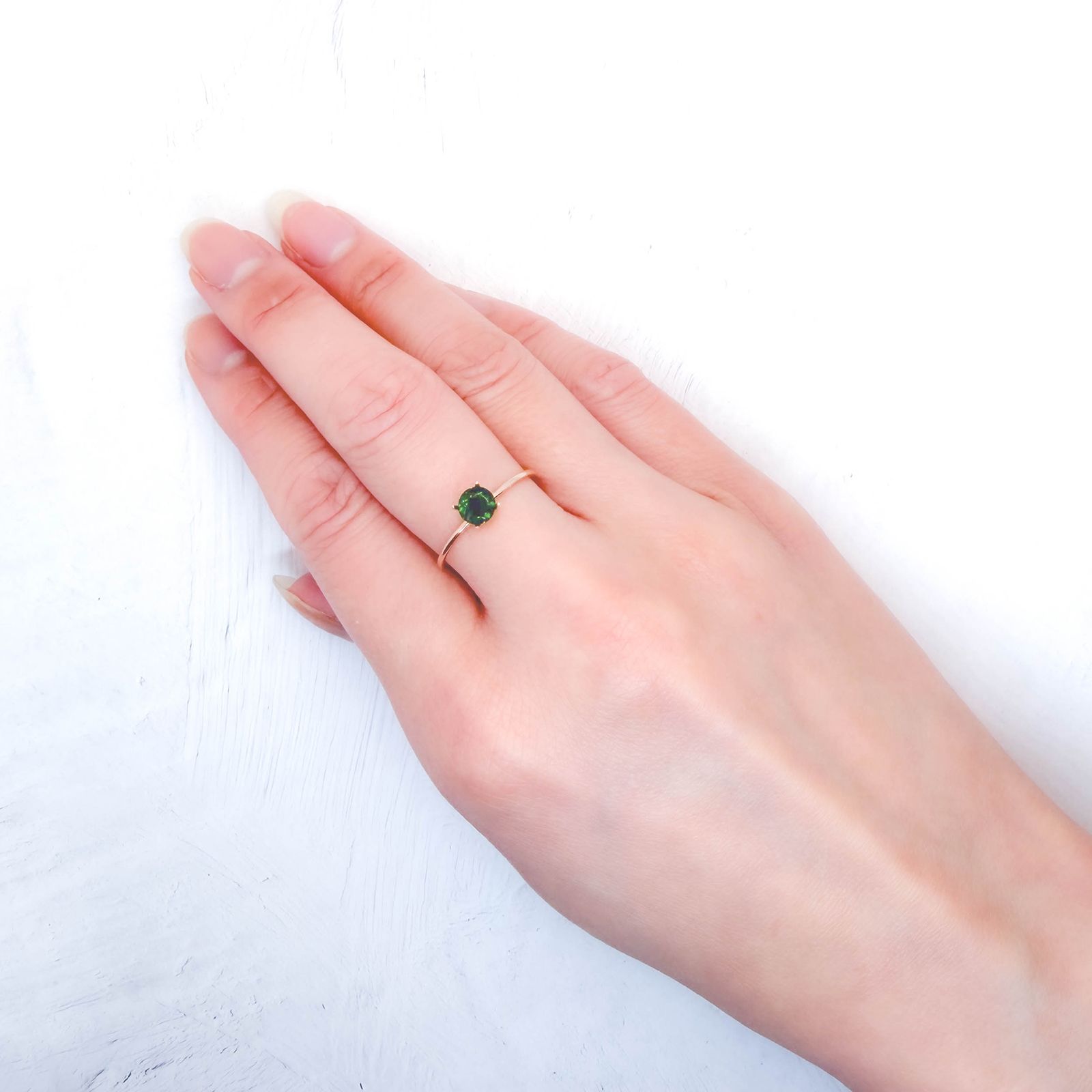 クロムダイオプサイド(宝石名クロム・ダイオプサイド)ロシア産 識別済 0.58ct / 5.1x5.1mm前後 [260432098]