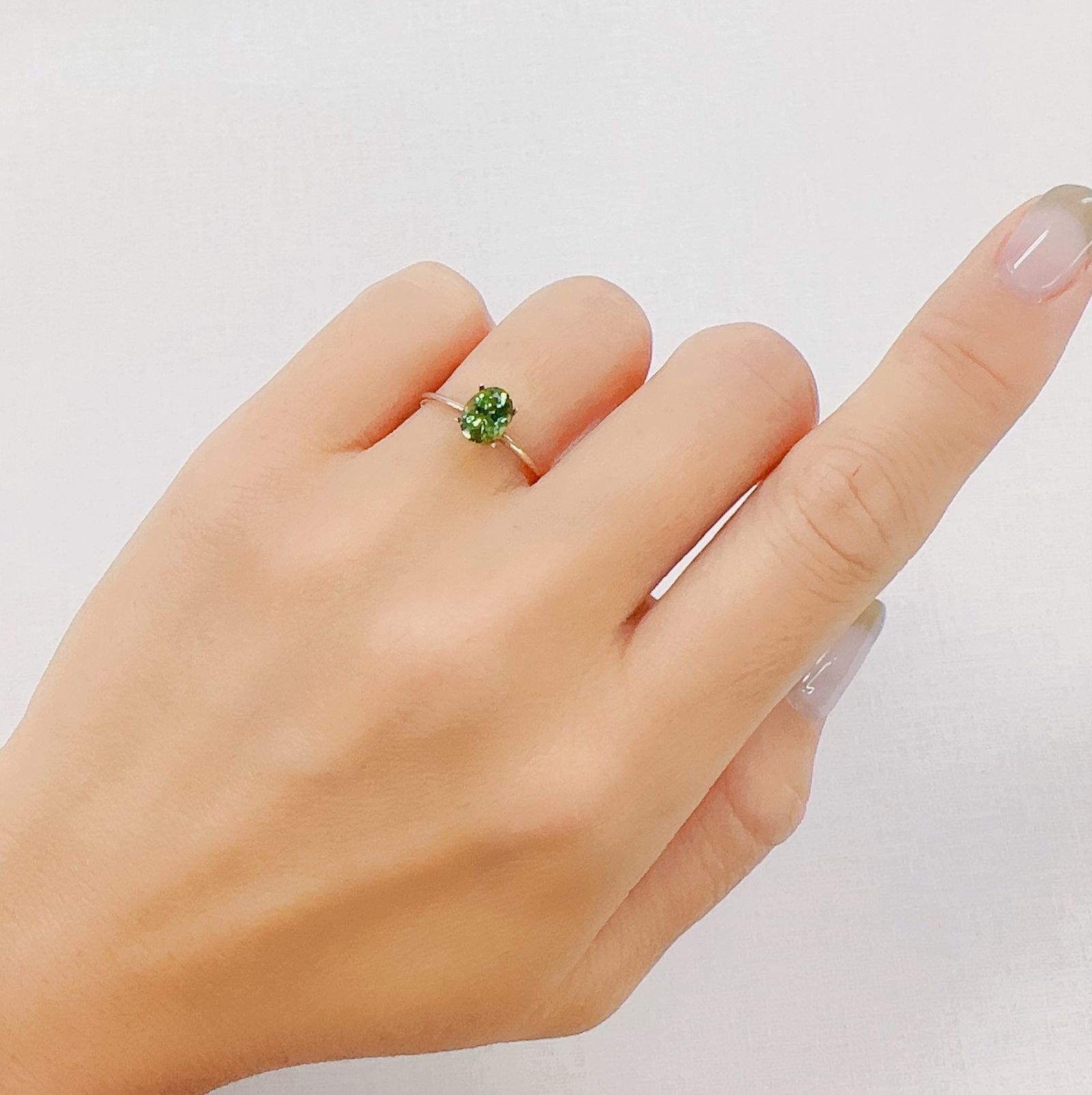 クロムトルマリン(宝石名バナジウム(クロム)・トルマリン)タンザニア産 0.813ct ソ付(彩珠)[230823071]6.7x5mm前後