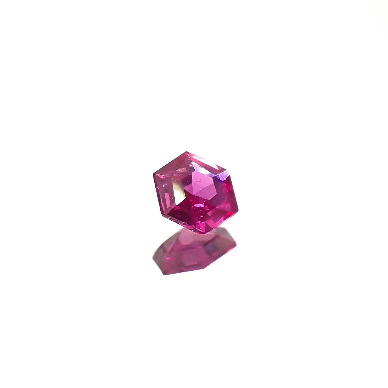 ◇ヘキサゴンカット◇ルビー 非加熱 モザンビーク産 0.13ct[240427104]3x3mm前後