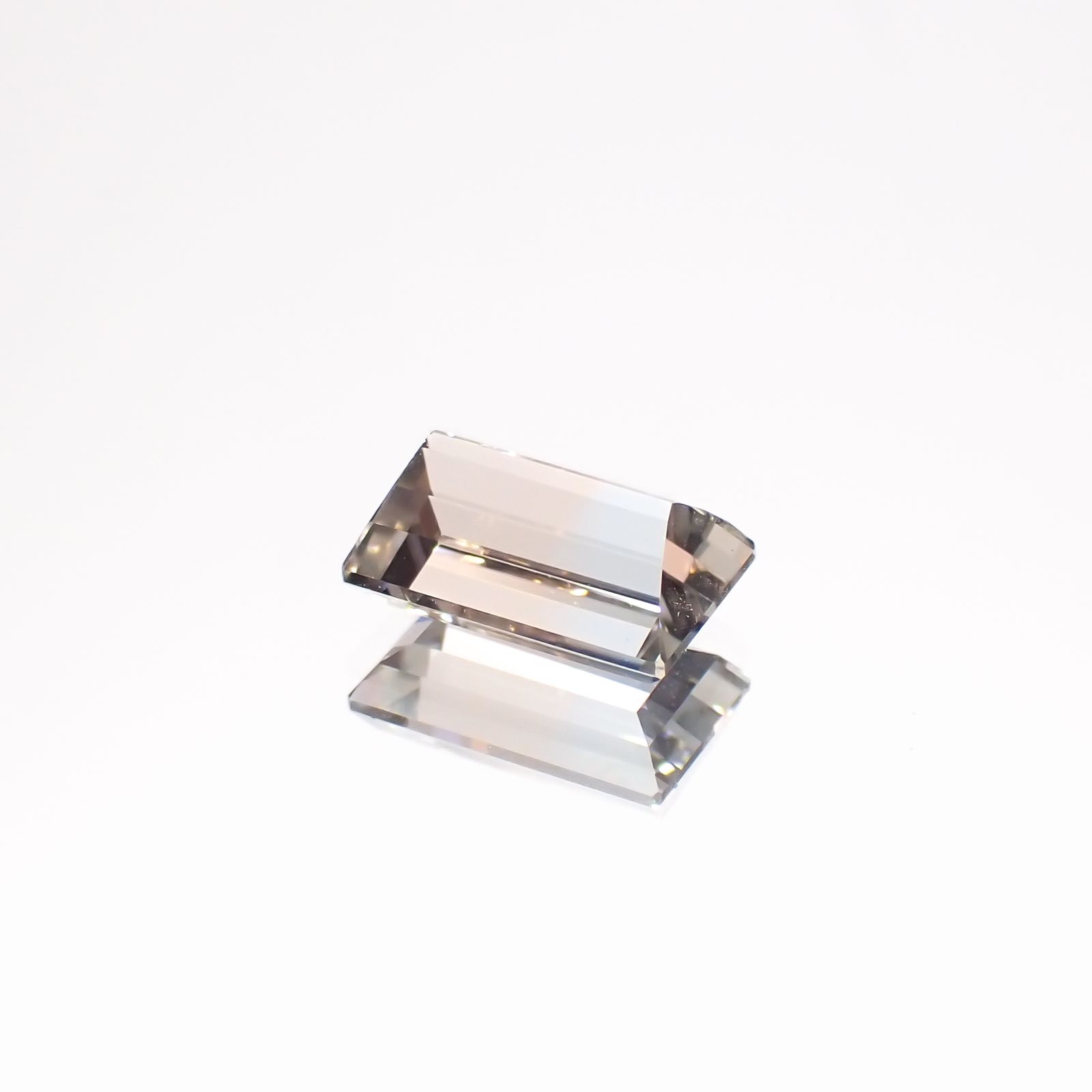 バイカラートパーズ ウクライナ産 1.90ct[231224890]8x5mm前後