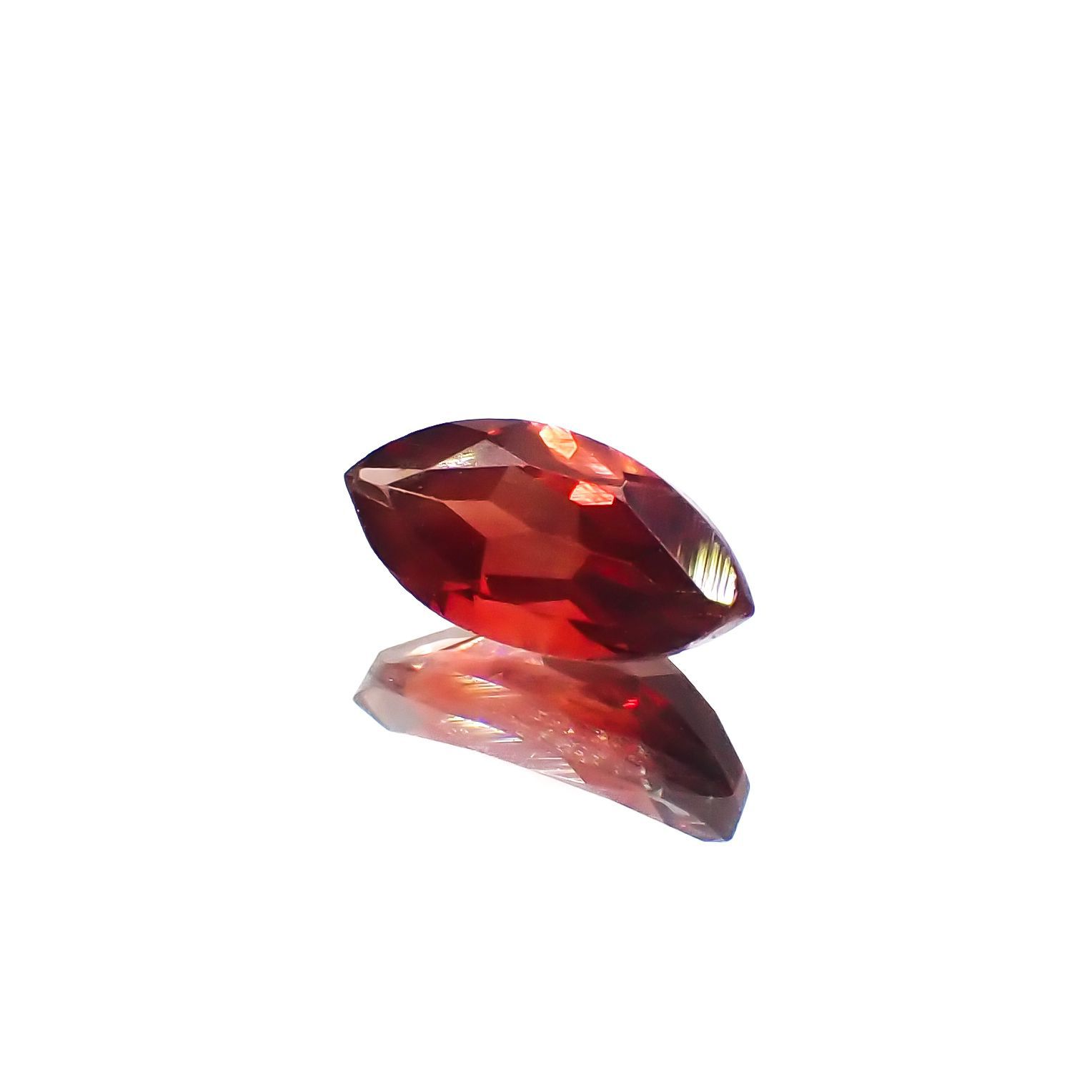 レッドラブラドライト(宝石名ラブラドライト)エチオピア産 0.65ct 識別済[230220385]8.1x3.9mm前後