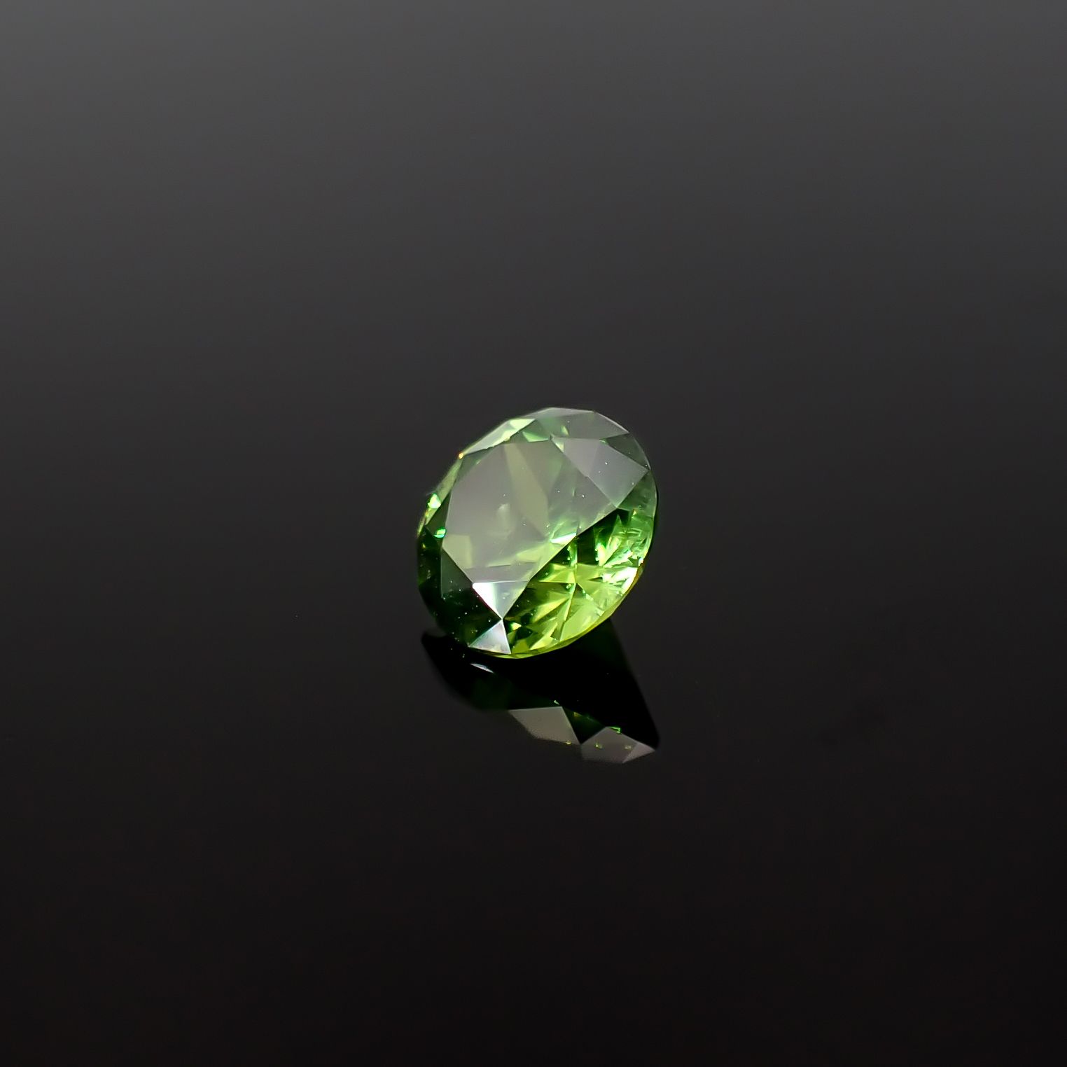 デマントイドガーネット ロシア産 1.08ct / 6.3x6.3mm前後 [260432070]