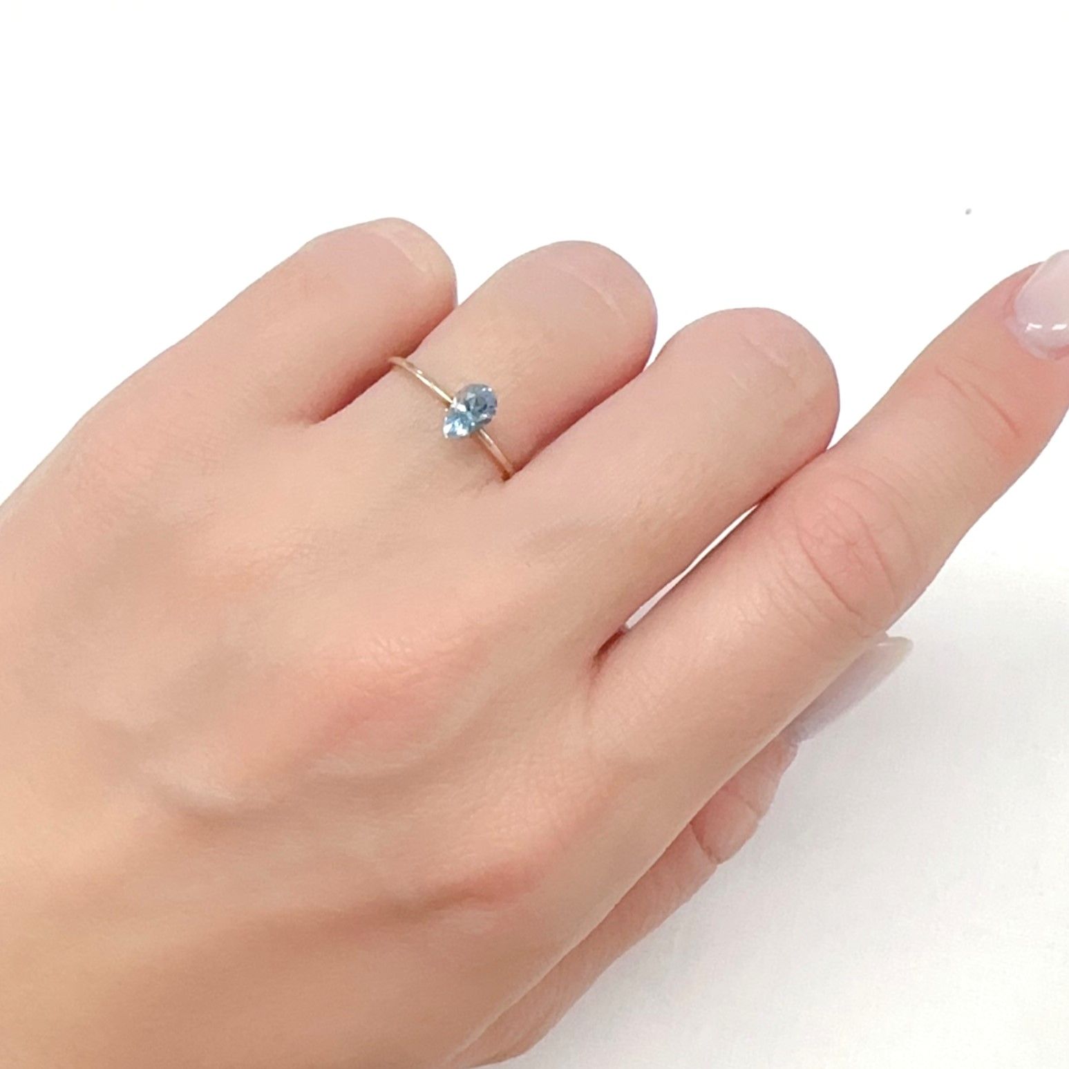 アクアマリン サンタマリアカラー ナイジェリア/マダガスカル産 0.42ct[240225973]6.1x3.9mm前後
