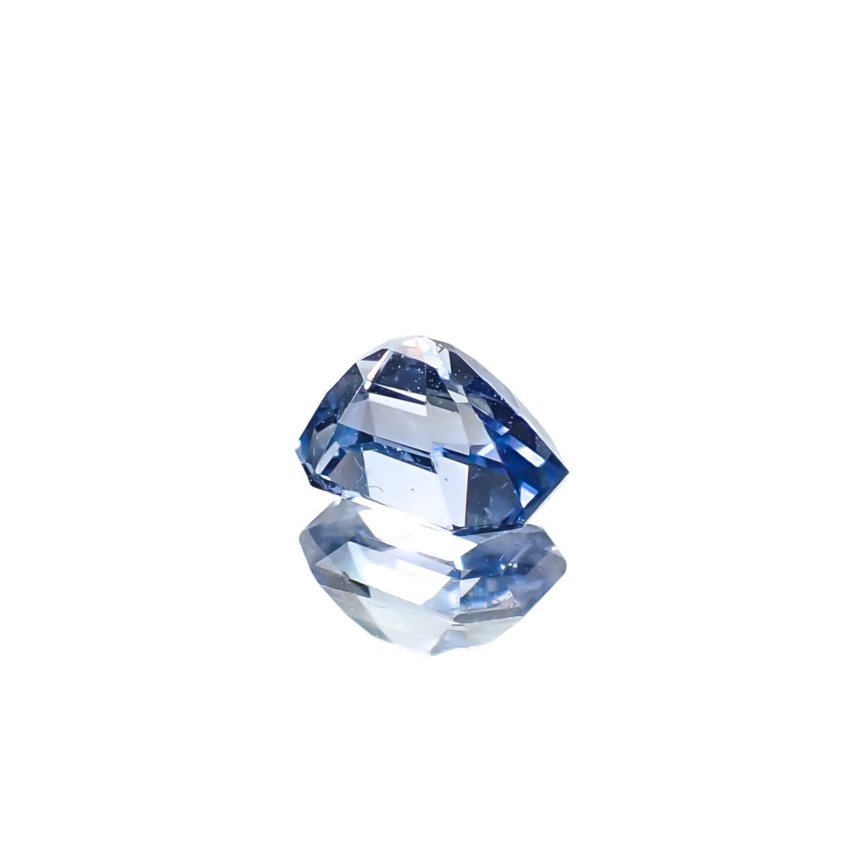 アイスブルーサファイア スリランカ産 0.60ct [241229587]5.3x3.6mm前後