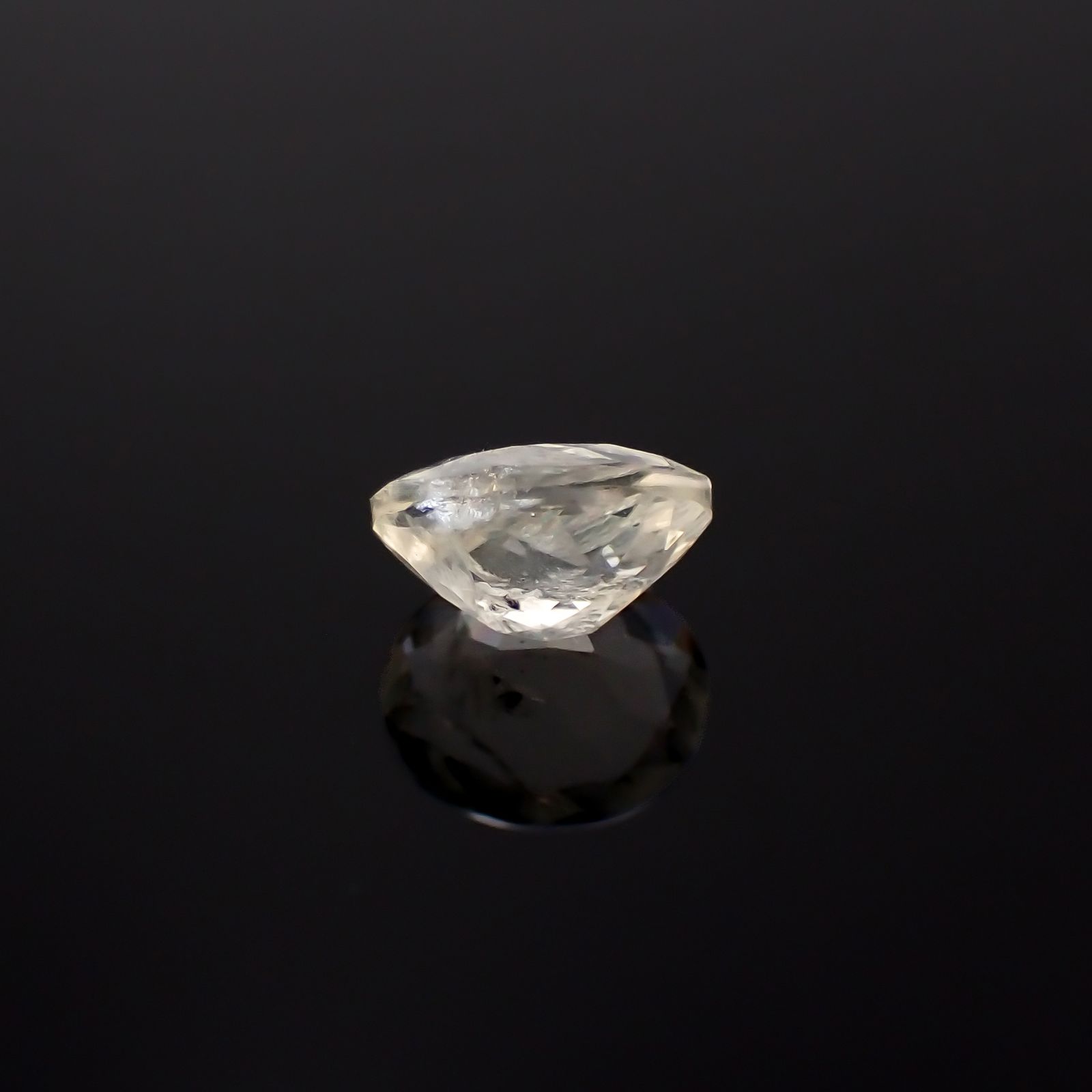 リューサイト(宝石名リューサイト)イタリア産 0.96ct 識別済[231225047]7.3x6.3mm前後