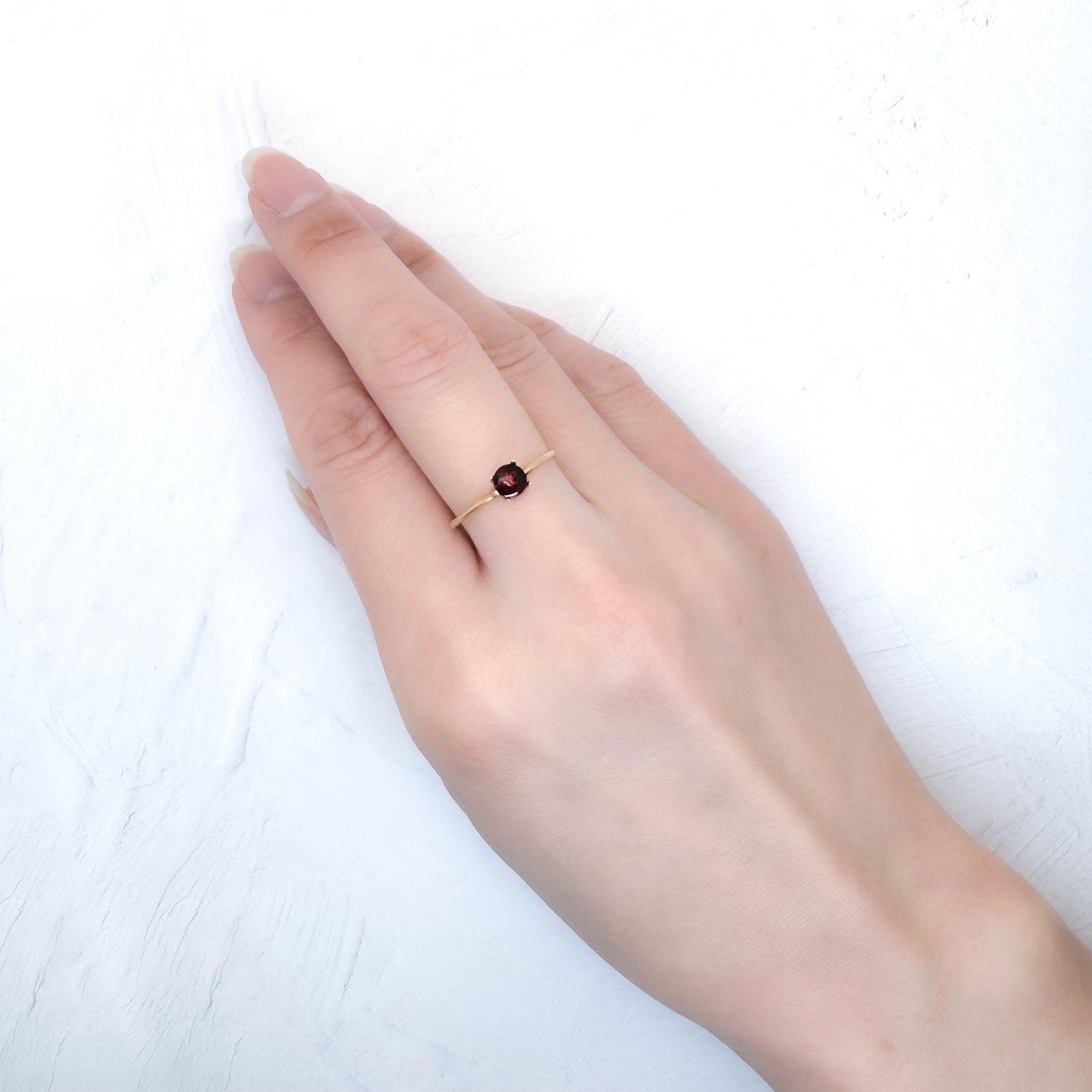 ◇バフトップカット◇アントヒルガーネット(クロムパイロープガーネット) アメリカ・アリゾナ州産 0.49ct / 4.6x4.6mm前後 [251131341]