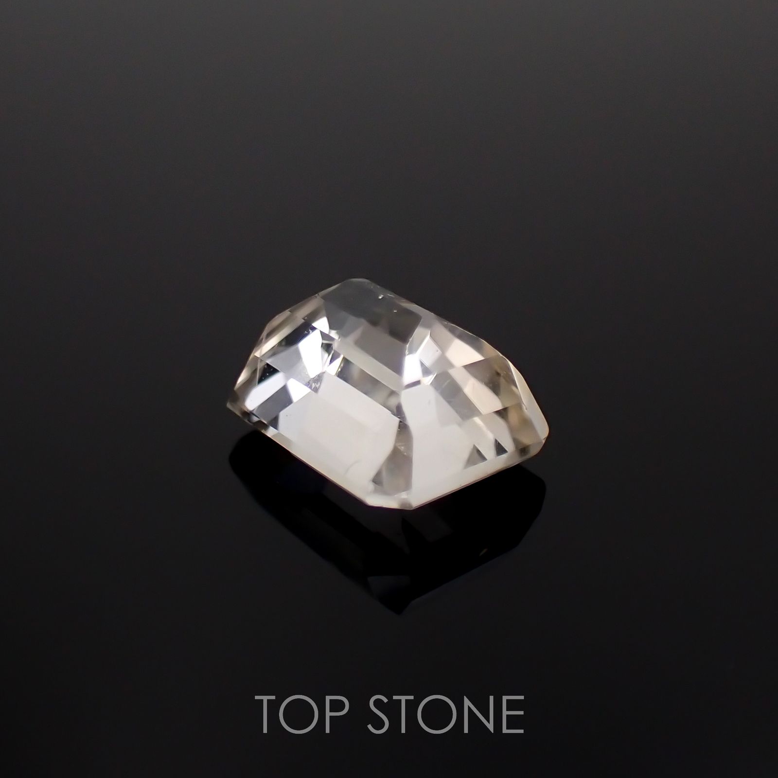 フェナカイト(宝石名フェナカイト)ブラジル産 3.353ct ソ付(彩珠)[221018578]9.5x7.6mm前後