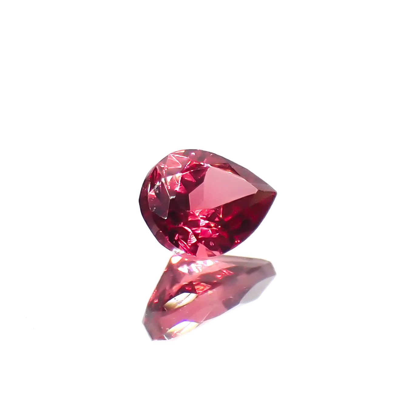 レッドスピネル(宝石名スピネル)タンザニア産 0.20ct 識別済[230522107]4.1x3.1mm前後