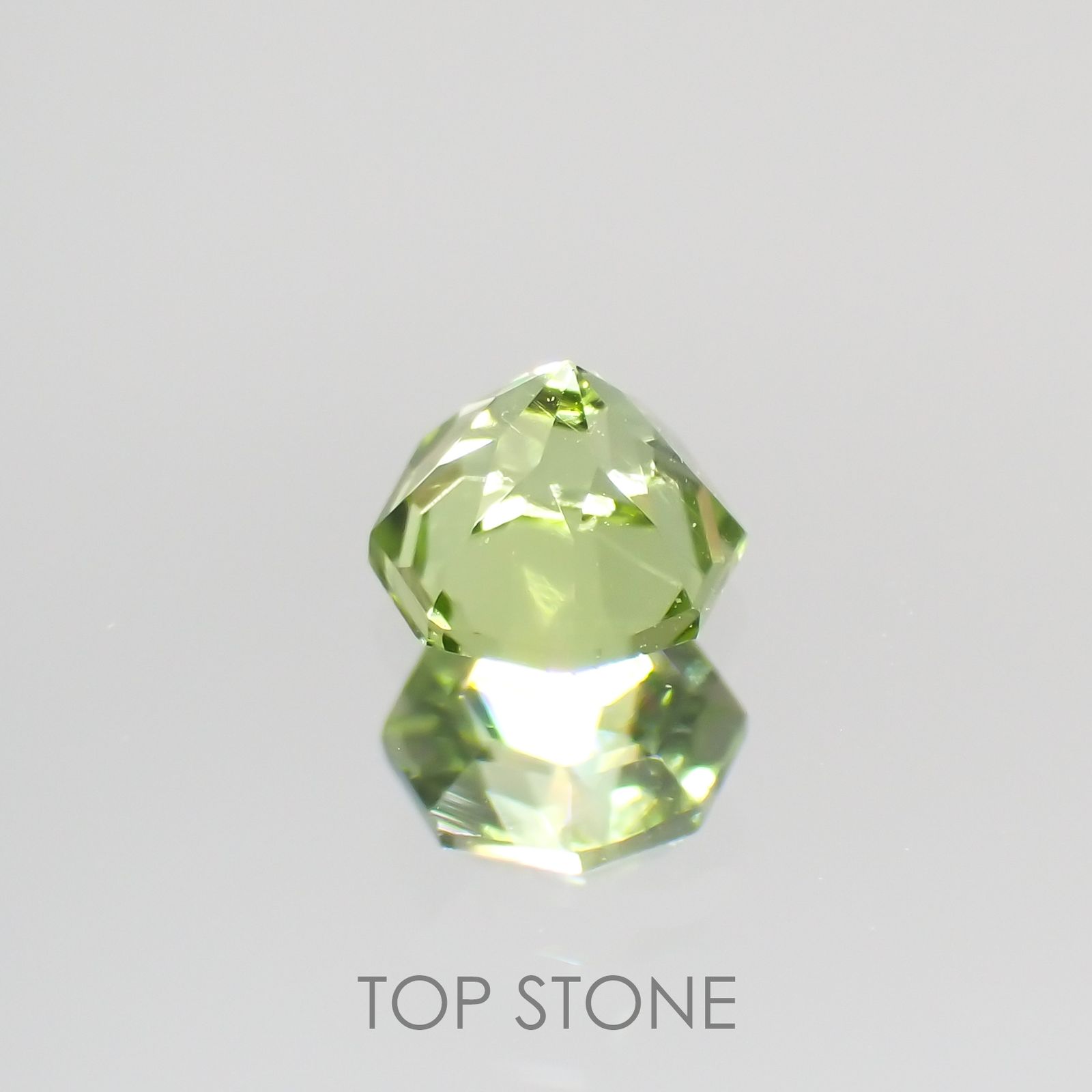 ◇オクタゴンカット◇ペリドット(宝石名ペリドット) パキスタン産 0.35ct 識別済[210913107]4.1×4mm前後