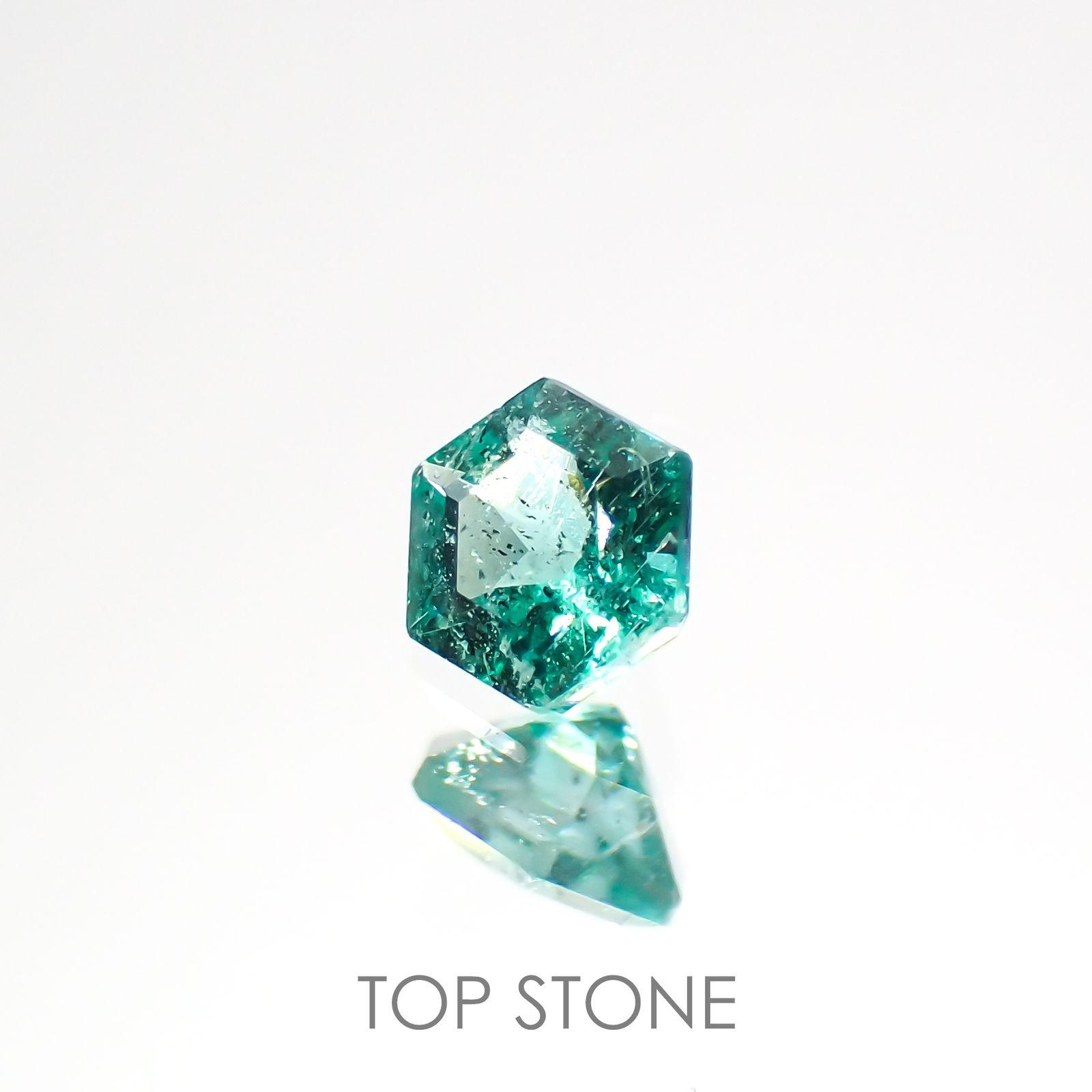 ◇ヘキサゴンカット◇エメラルド(宝石名エメラルド)ザンビア産 0.12ct 識別済[220115194]3.1x3mm前後