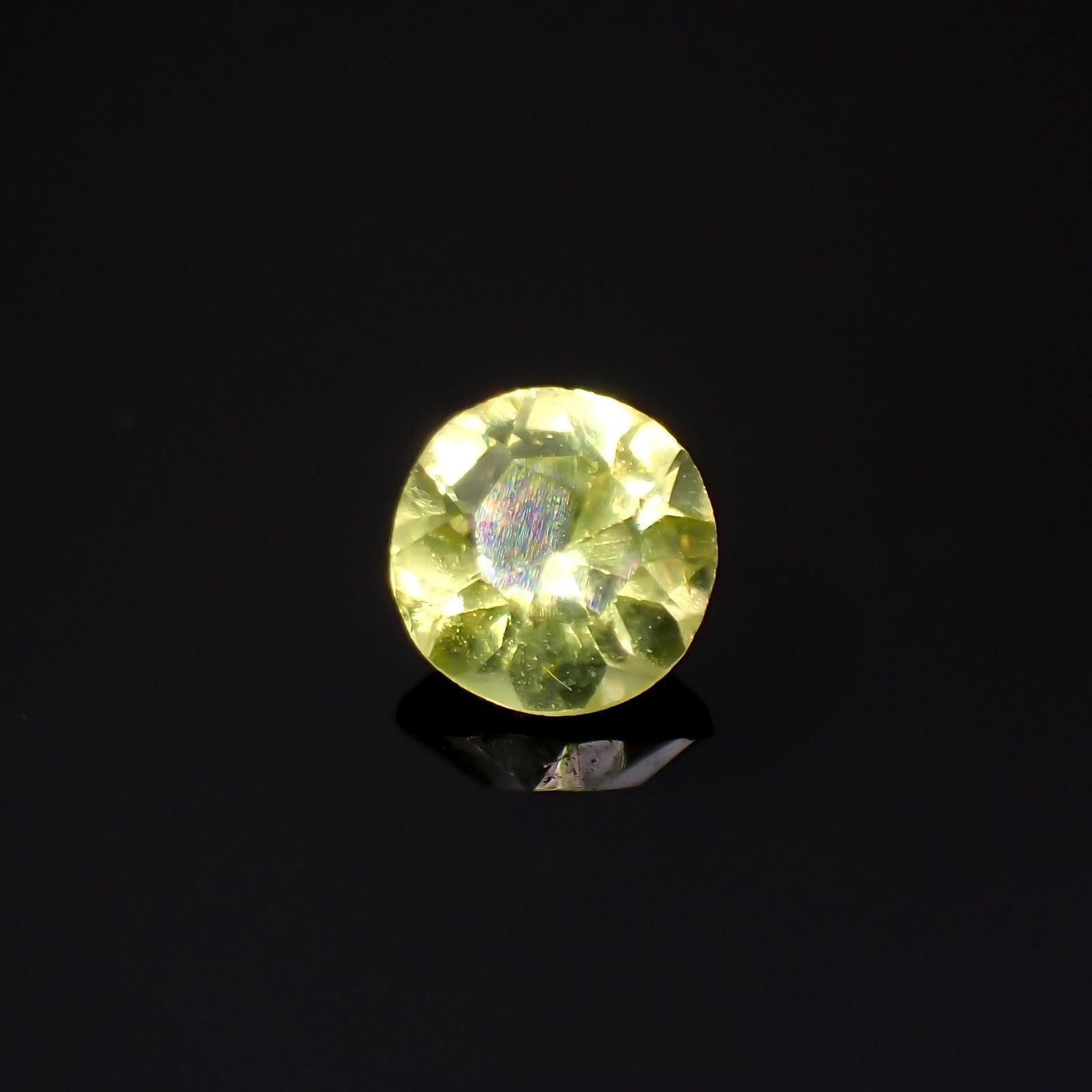 クリソベリル(宝石名クリソベリル)マダガスカル産 識別済 0.19ct / 3.3x3.3mm前後 [220114498]