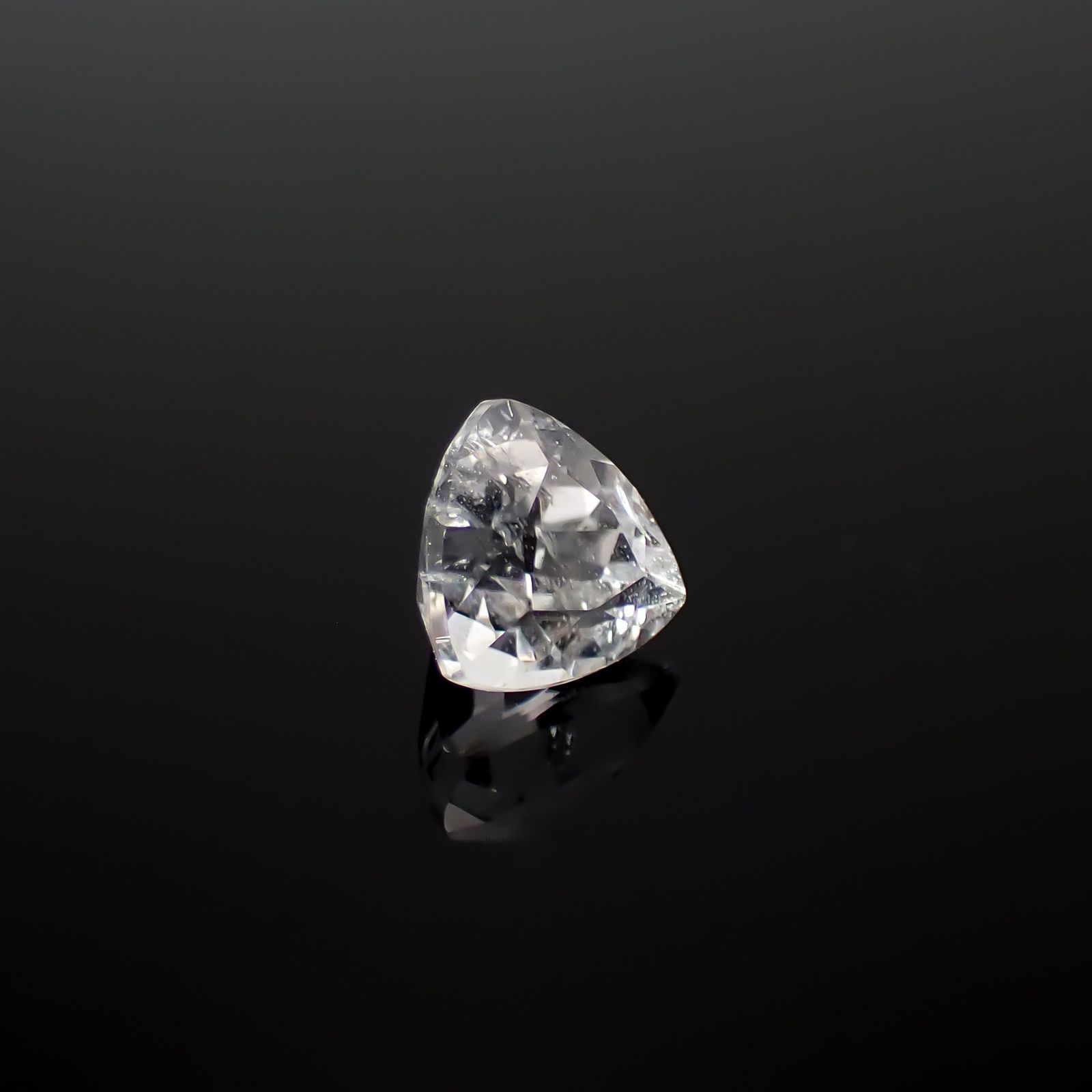 フェナカイト(宝石名フェナカイト)マダガスカル/ブラジル産 0.65ct 識別済[240628183]5.2x5.3mm前後