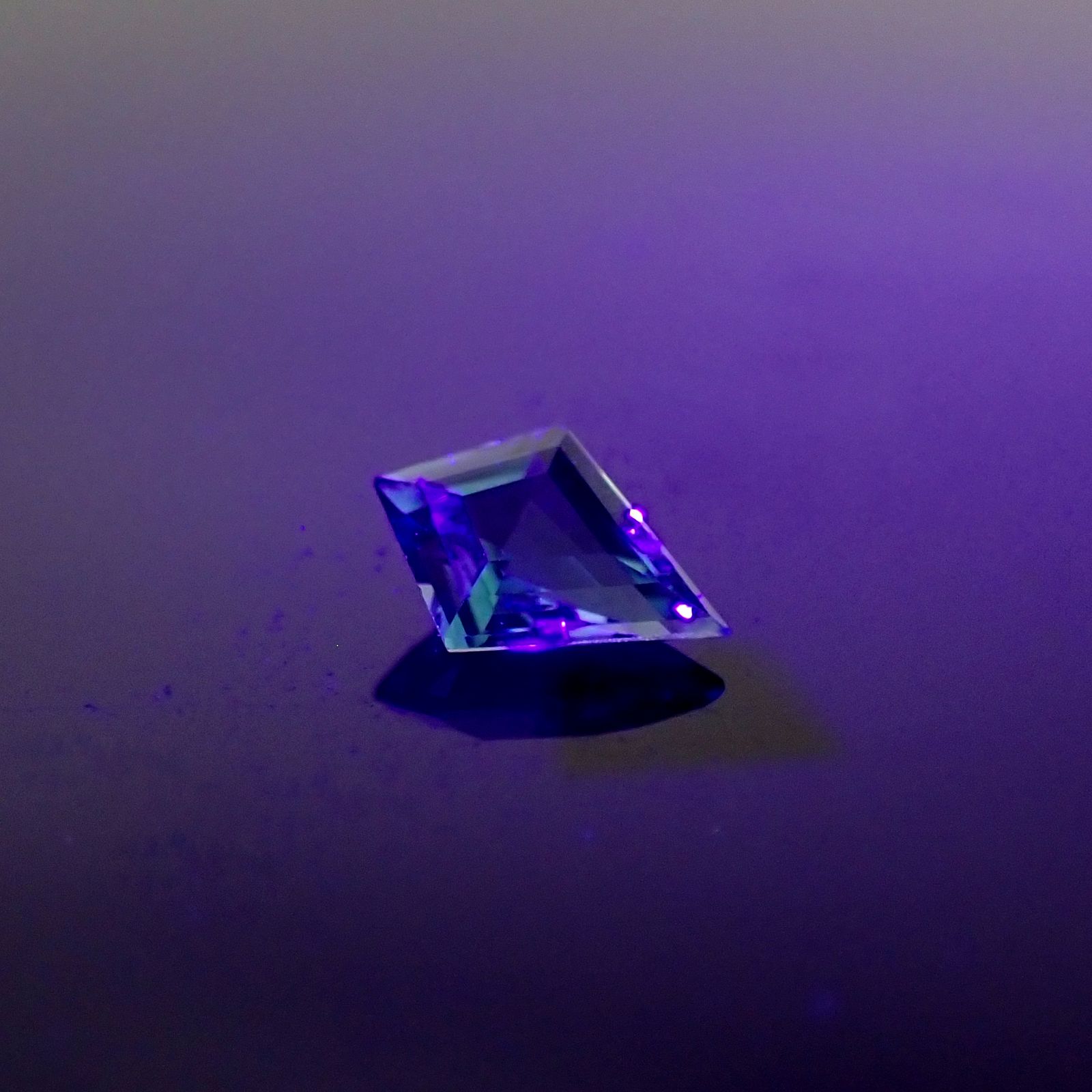 ◇カスタムカット◇ブルーグリーンコーネルピン タンザニア産 0.31ct[231224505]6.2x4.6mm前後