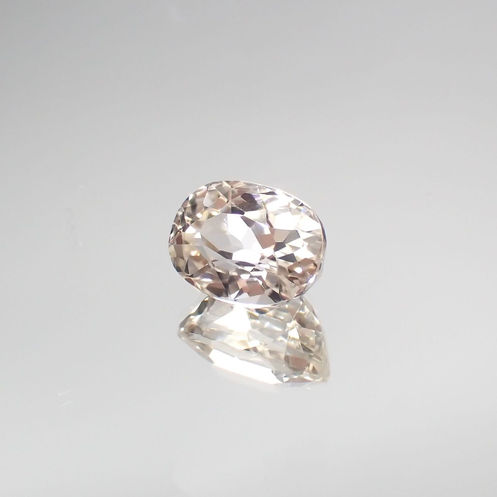 イエロースポジュミン(宝石名スポジュミン) アフガニスタン産 3.83ct 識別済[250711459]10.3×7.5mm前後