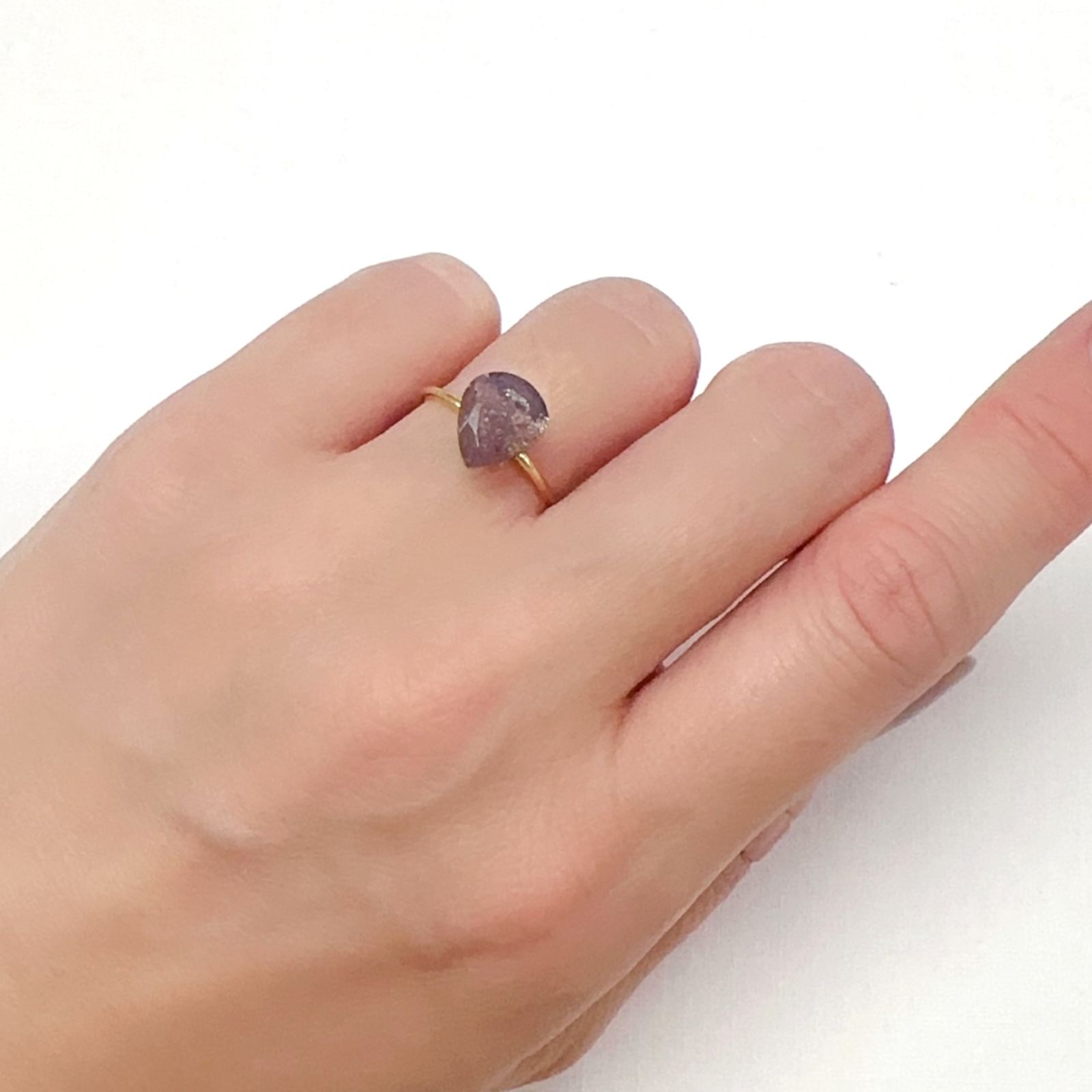 ブラッドショットアイオライト インド産 2.39ct[240125374]9.5x7.9mm前後