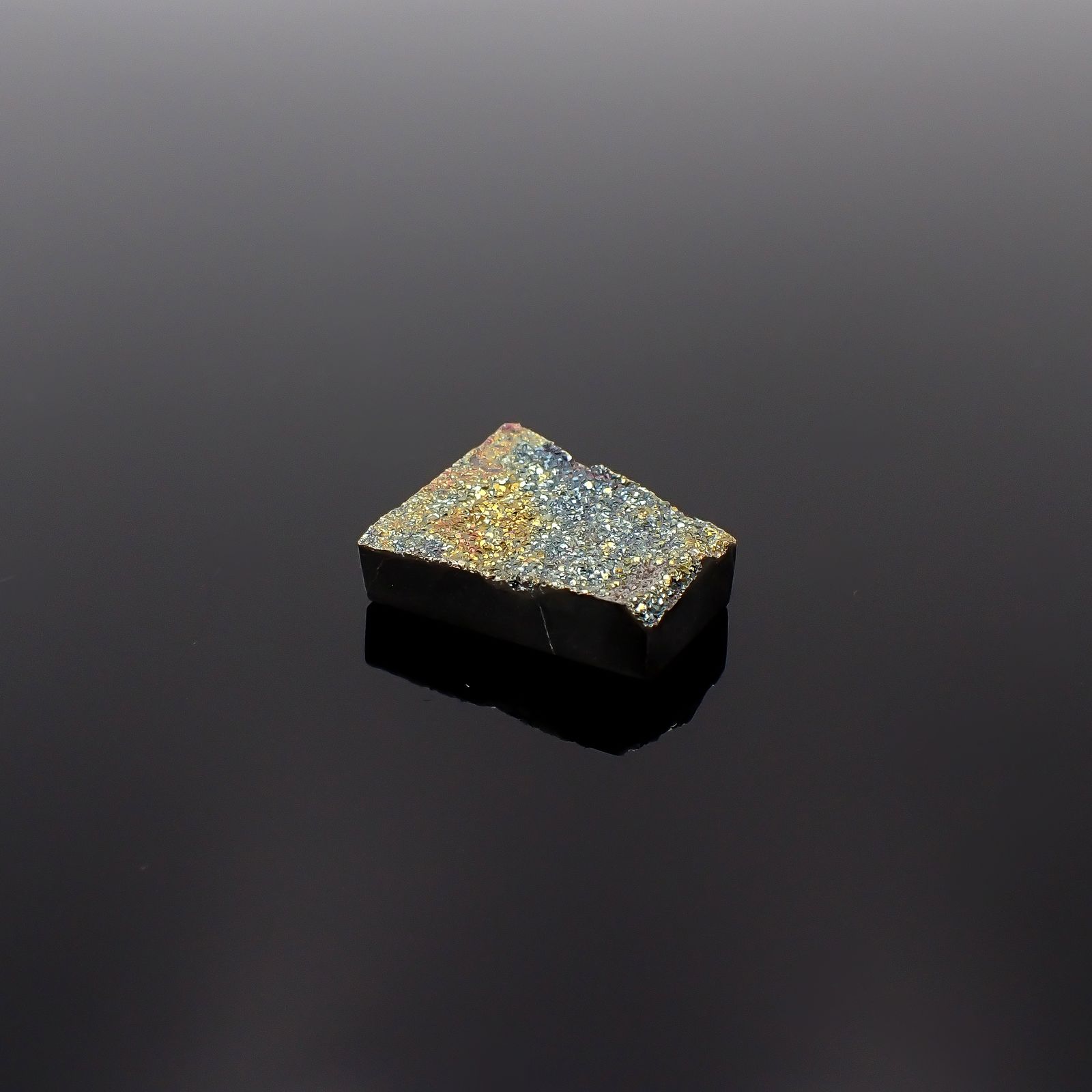◇フリーフォーム◇レインボーパイライト 原石 ロシア産 16.05ct[240527471]18.4x15.7mm前後