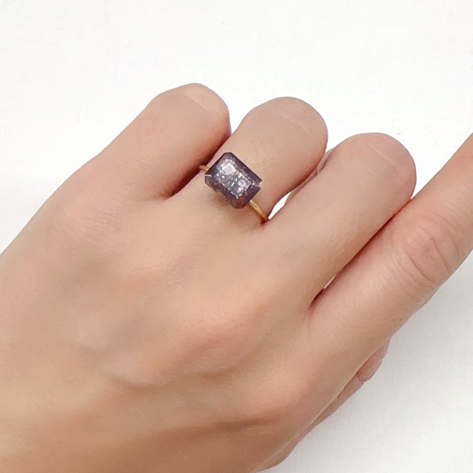ブラッドショットアイオライト インド産 2.96ct[240125382]9.7x7.5mm前後