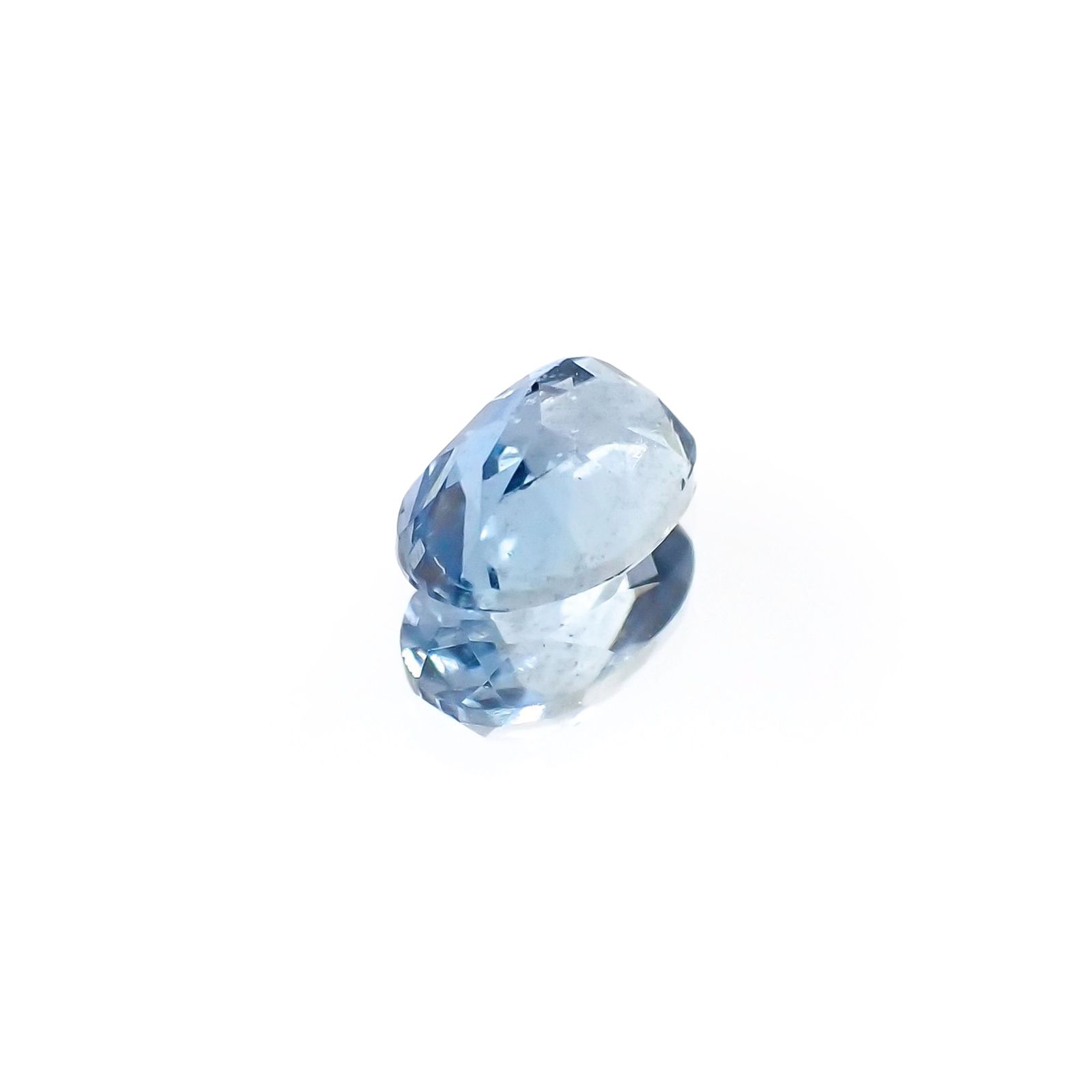 アクアマリン サンタマリアカラー(宝石名アクアマリン)モザンビーク産 識別済 0.47ct / 6.1x4.1mm前後 [260622263]