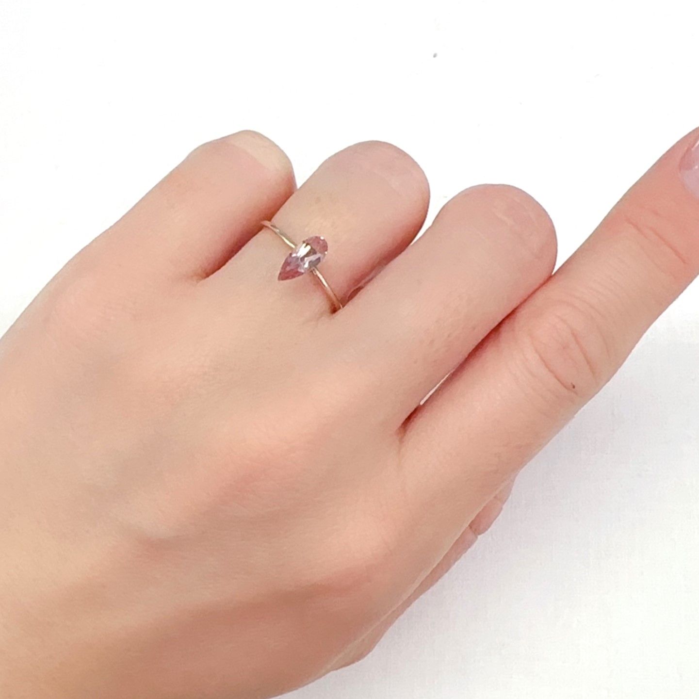 ピンクアパタイト ブラジル産 0.70ct[231224933]8.7x3.9mm前後