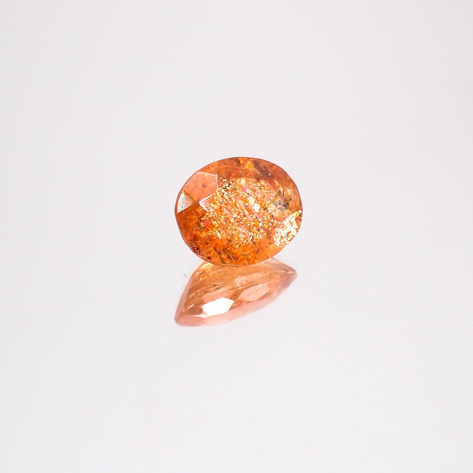 イリュージョンサンストーン(宝石名フェルドスパー) タンザニア産 1.66ct 識別済[210610871]8.9×6.9mm前後