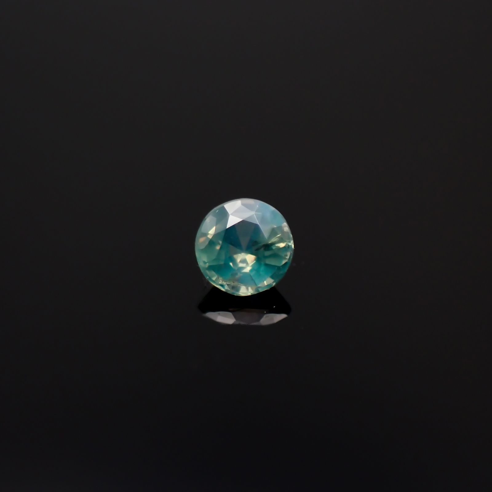 アレキサンドライトキャッツアイ ブラジル産/EmeraldMains社製 0.060ct[240527606]2.3x2.3mm前後