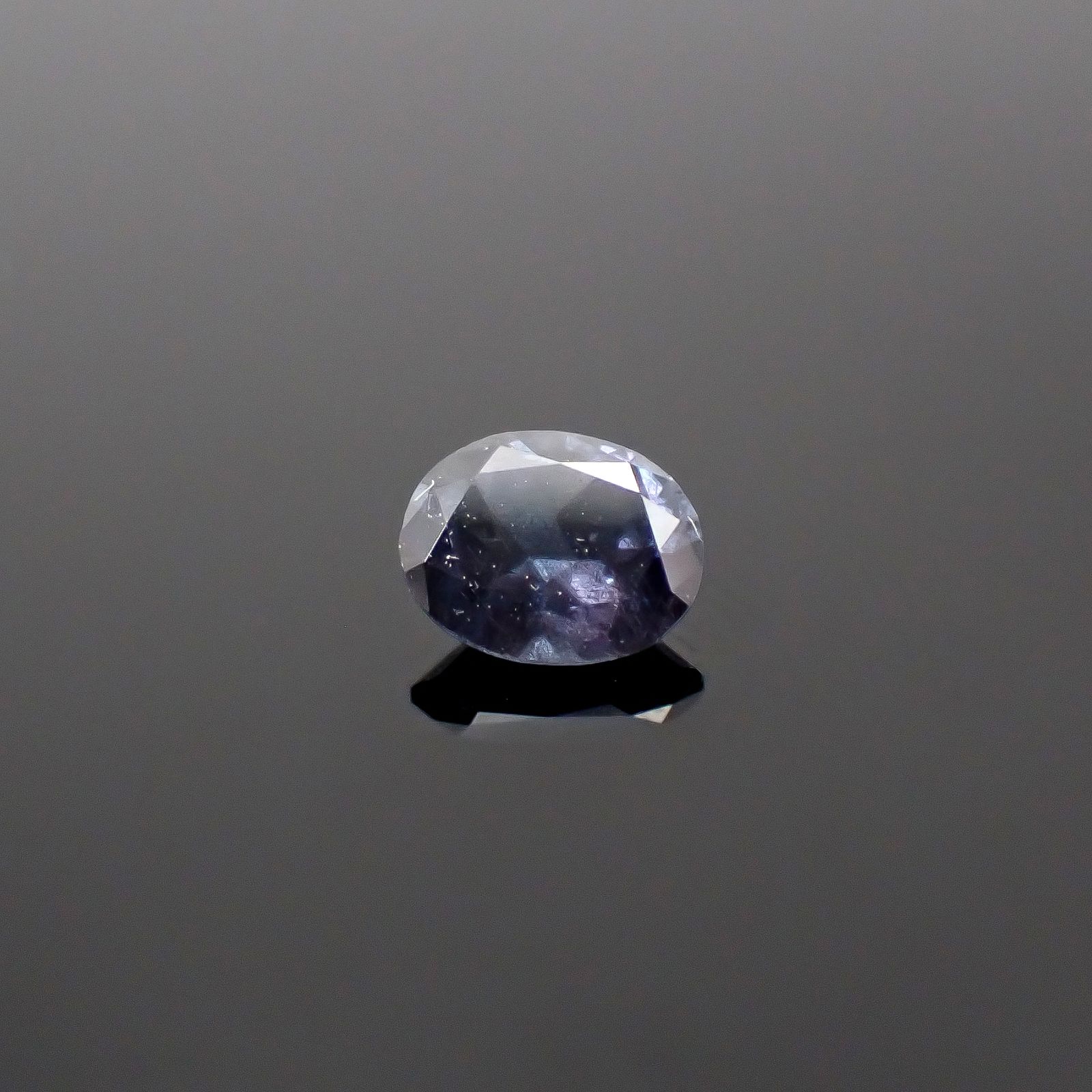 ベキリーブルーガーネット（カラーチェンジガーネット アレキタイプ） マダガスカル・ベキリー産 0.41ct / 5.1x4.1mm前後 [251231513]