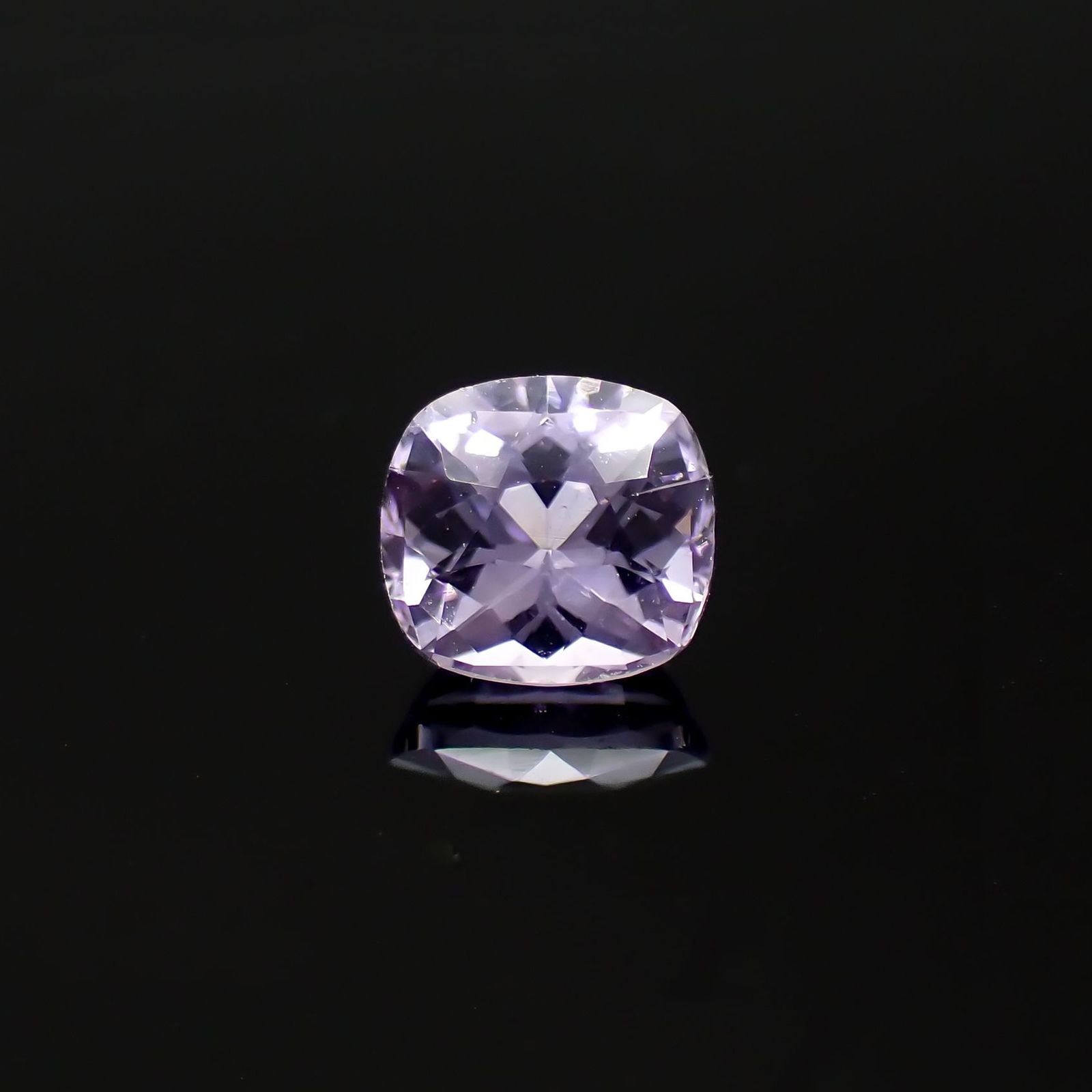 ラベンダーサファイア(宝石名サファイア)スリランカ/マダガスカル産 識別済 0.71ct / 5.1x4.8mm前後 [220817463]