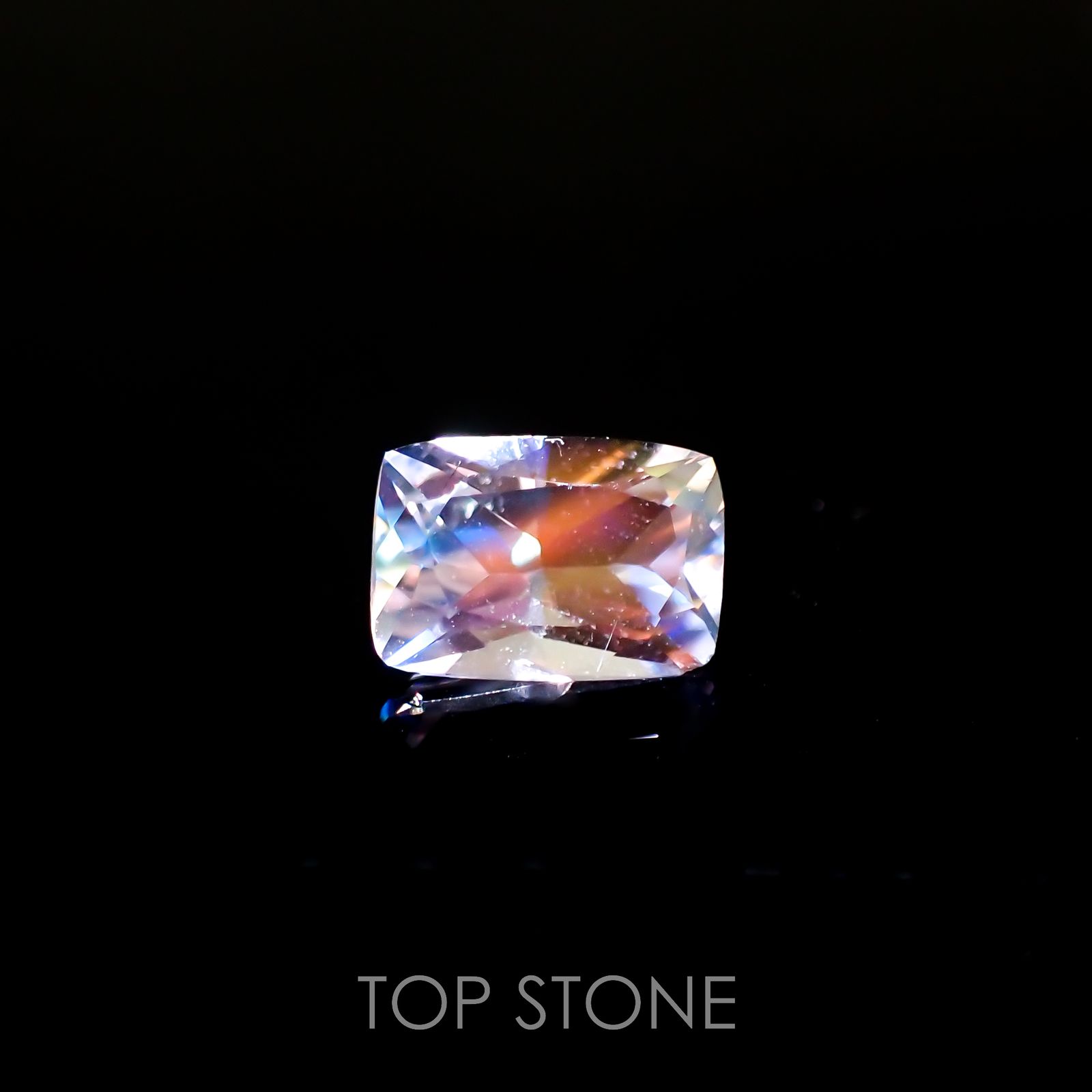 レインボームーンストーン(宝石名ラブラドライト)タンザニア産 0.66ct 識別済[220616647]6.6x4.5mm前後