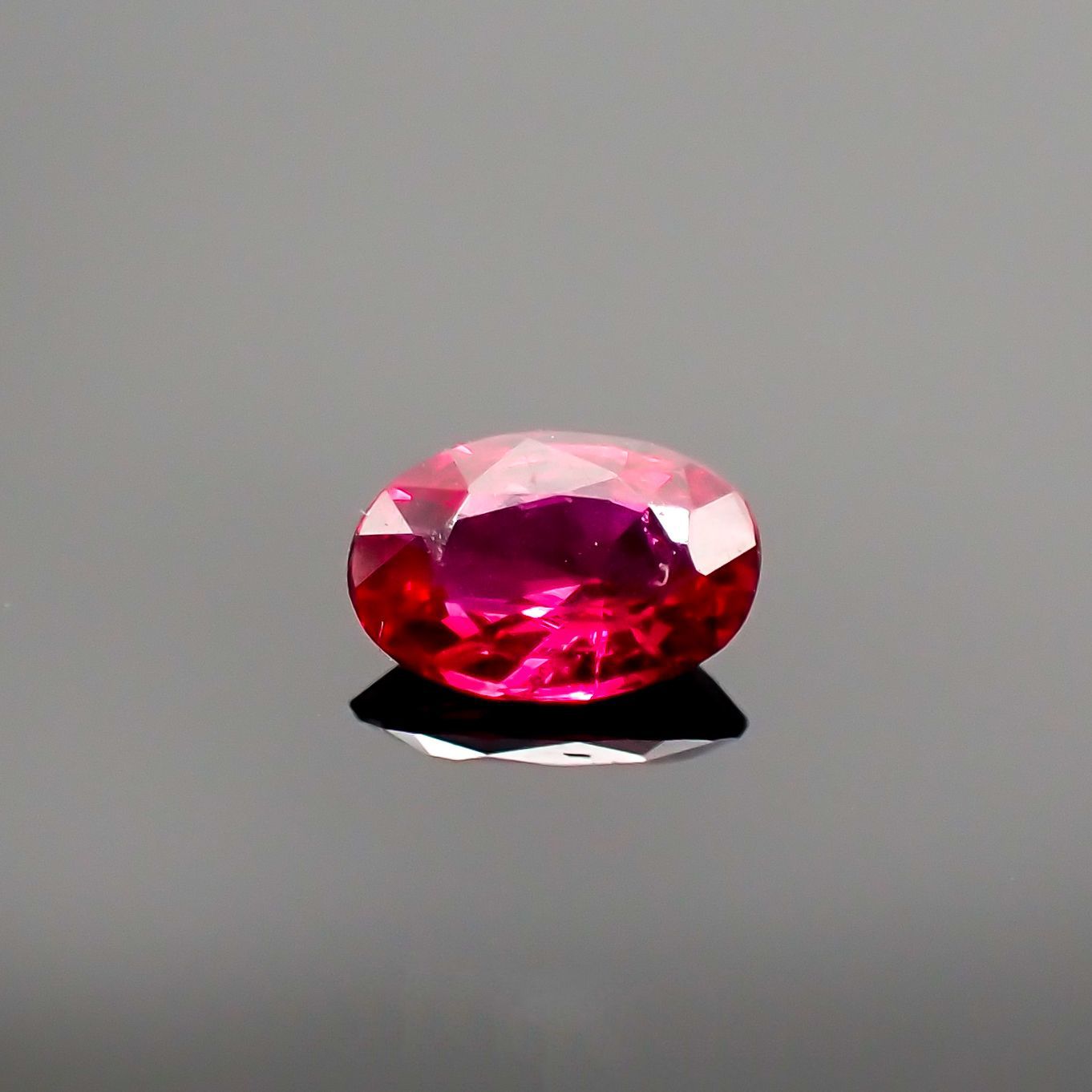 ルビー 非加熱(宝石名ルビー) マダガスカル産 0.33ct 識別済[210711716]5.3×3.6mm前後