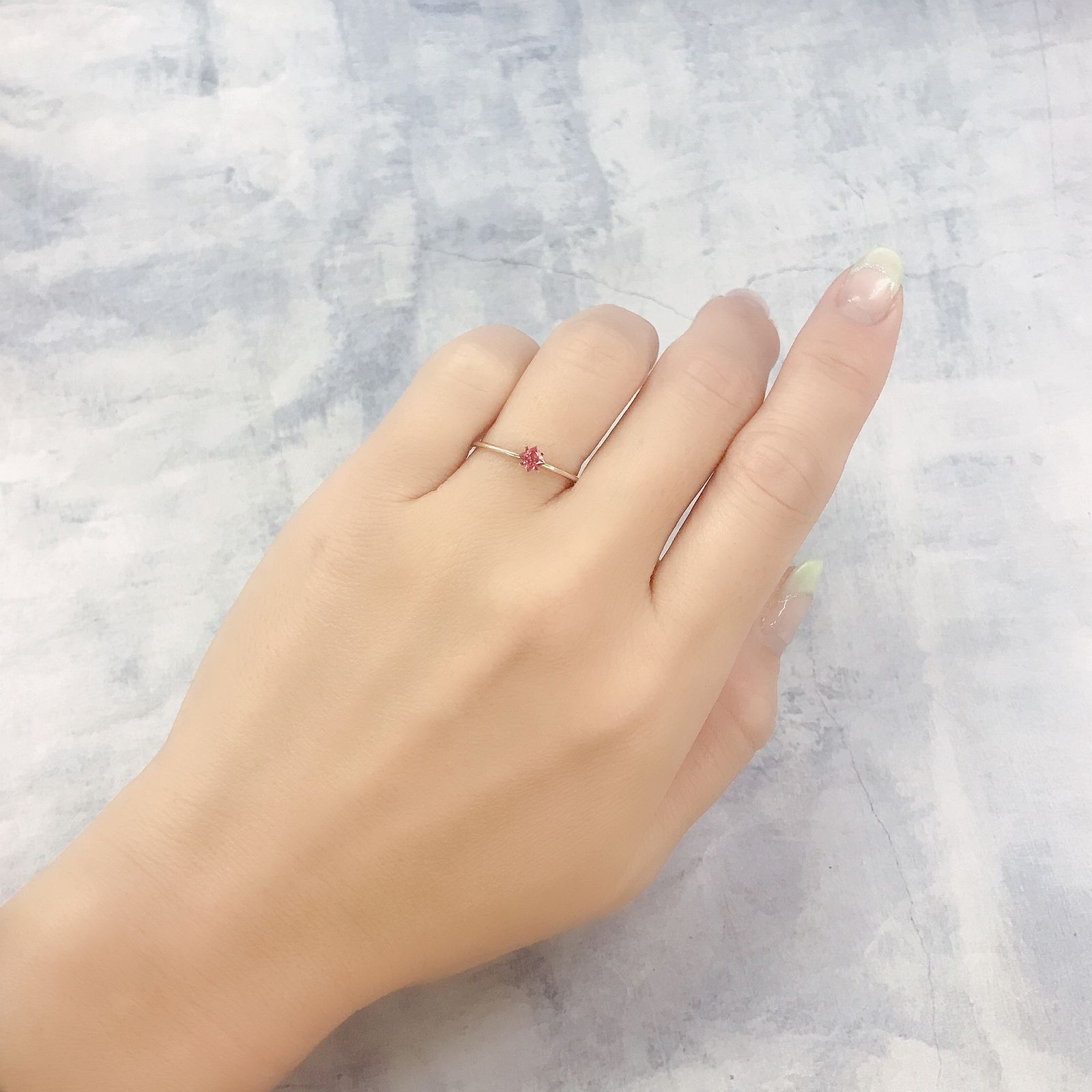 ◇プリンセスカット◇ホットピンクスピネル(宝石名ピンク・スピネル)タンザニア産 0.18ct 識別済[220817534]3x3mm前後