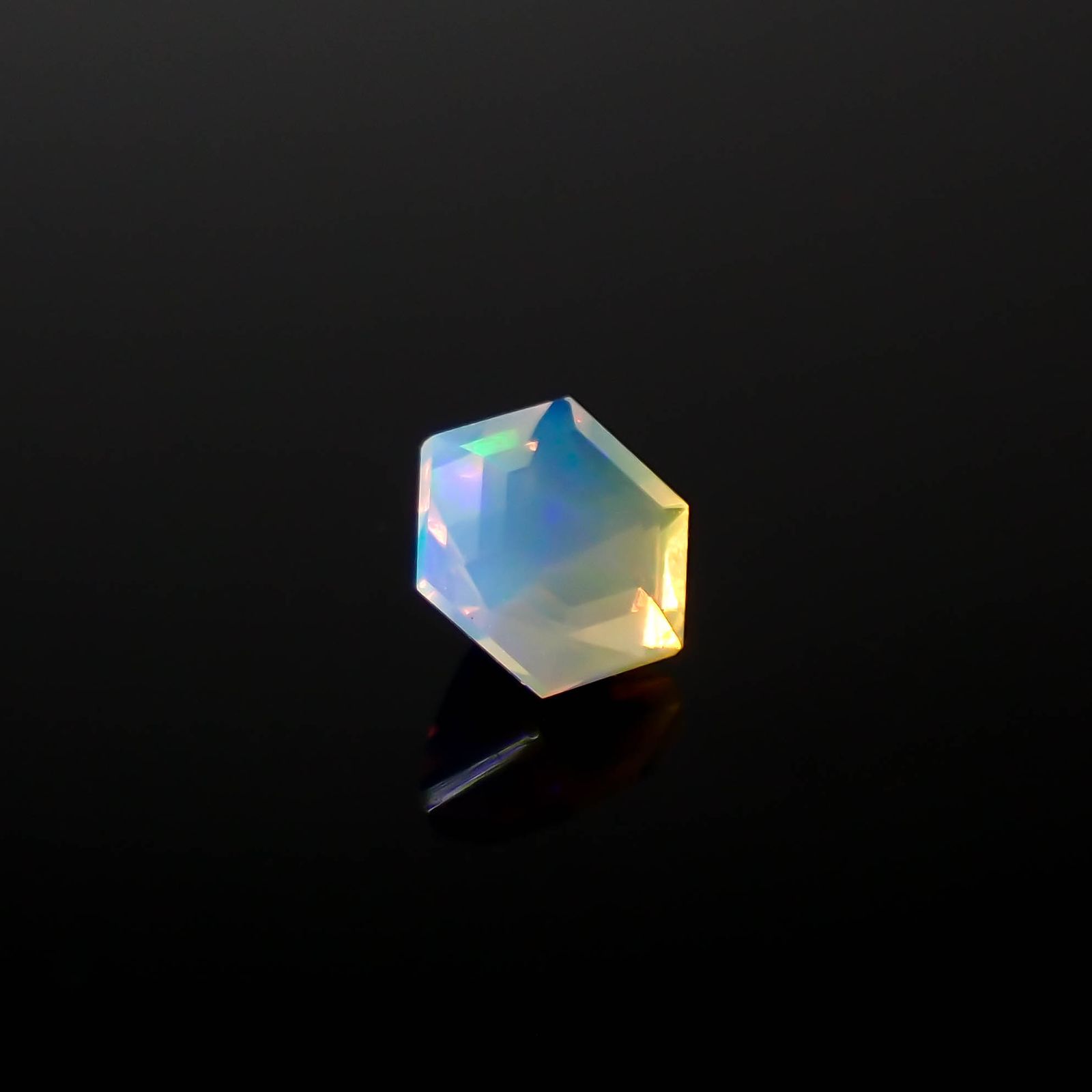◇ヘキサゴンカット◇エチオピアオパール エチオピア産 0.14ct[240226214]3.7x3.6mm前後