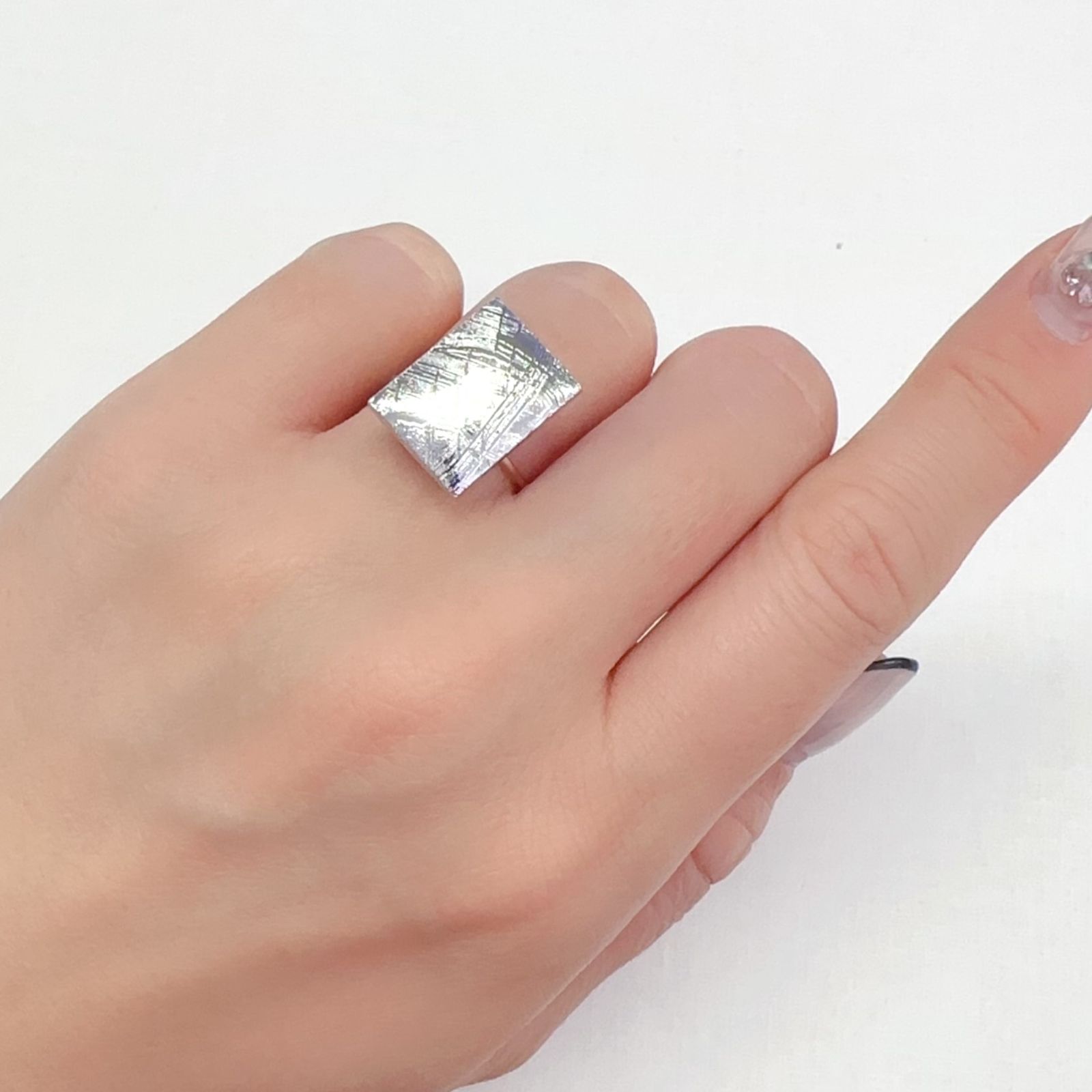 ムオニナルスタ隕石 発見地:スウェーデン 16.13ct[240125790]15.8x11.8mm前後