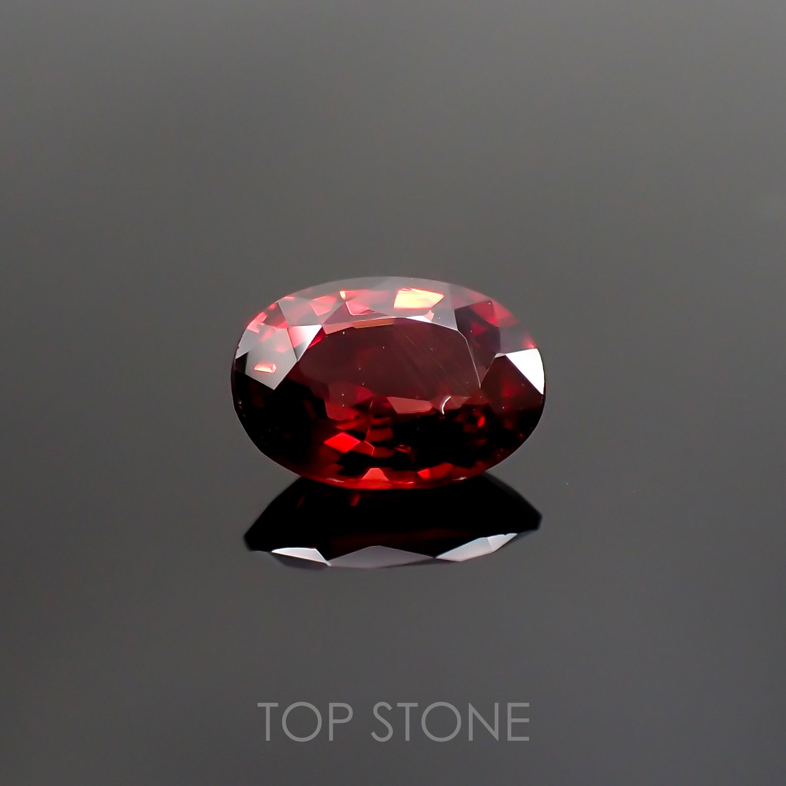 レッドスピネル(宝石名レッド・スピネル)タンザニア産 0.896ct ソ付(彩珠)[220817241]7x5.1mm前後