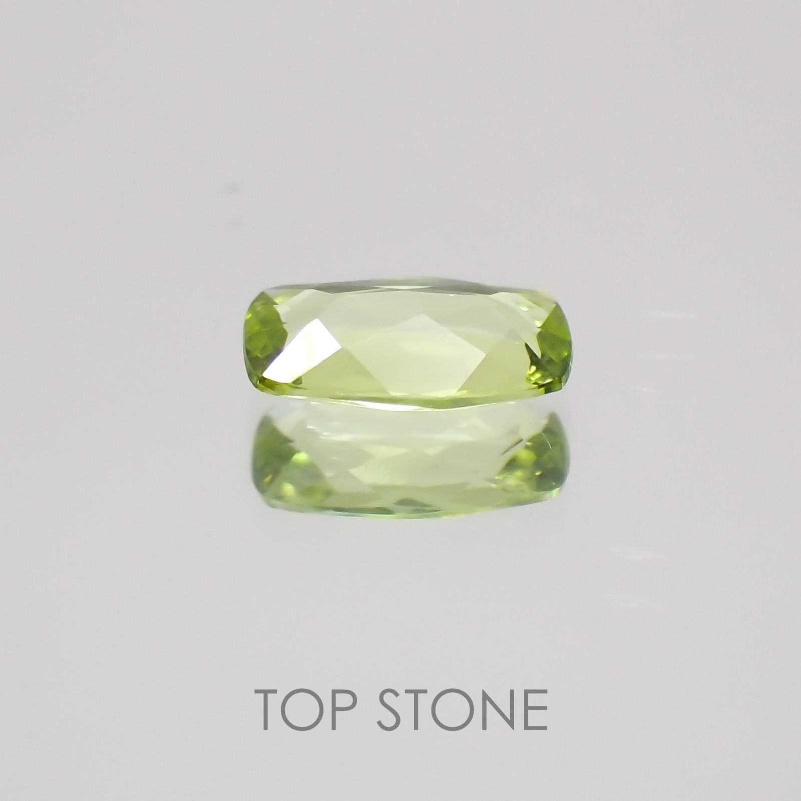 グリーンエンスタタイト カメルーン産 ルース 0.38ct[20128861]6.1×3.8mm前後