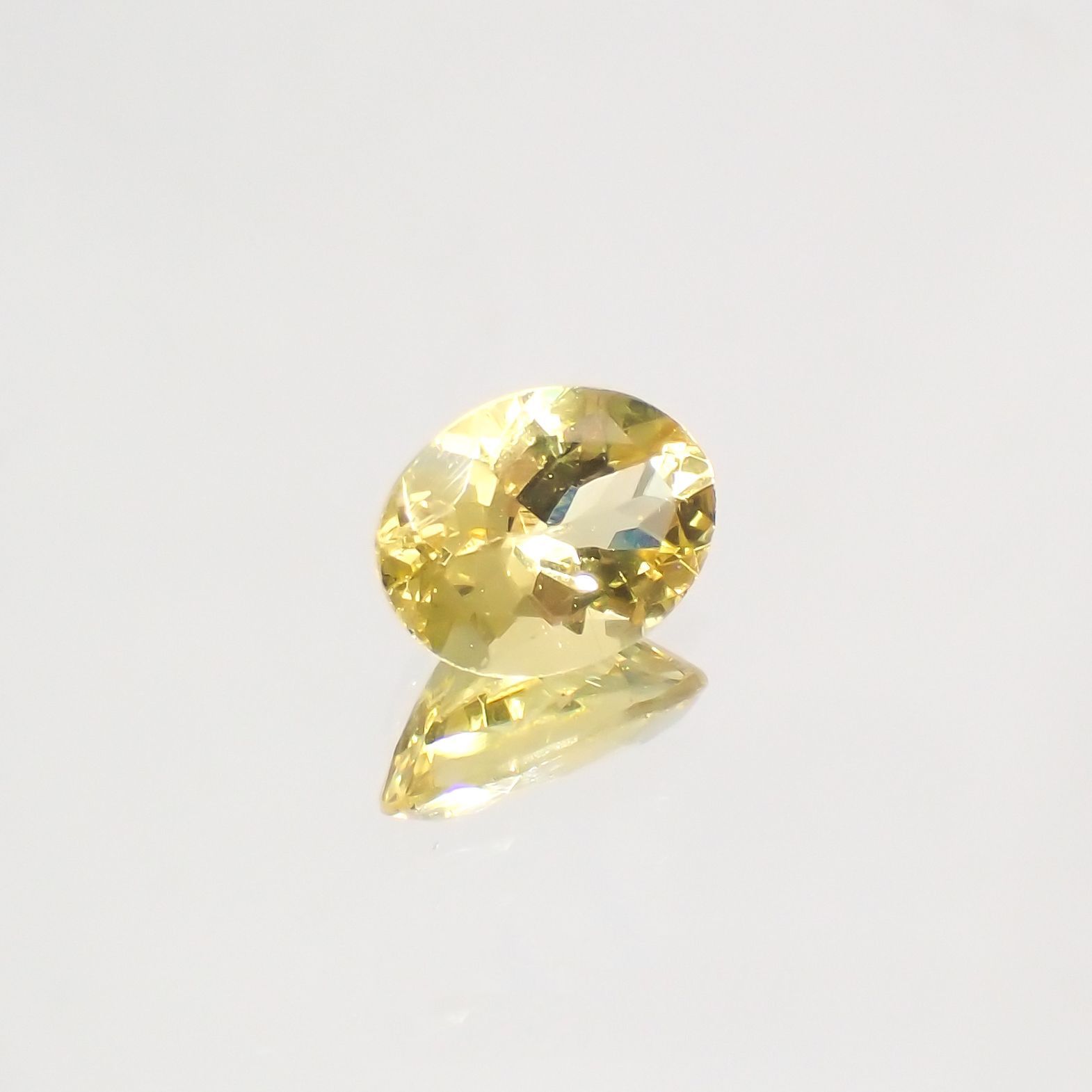 レモンイエローアパタイト(宝石名アパタイト) メキシコ産 1.26ct 識別済[210913231]8.2×6.2mm前後