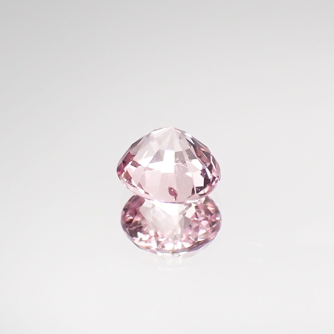 パパラチャサファイア(宝石名サファイア/別名パパラチャ・サファイア) スリランカ産 0.483ct ソ付(日独)[210711680]4.6×4.2mm前後