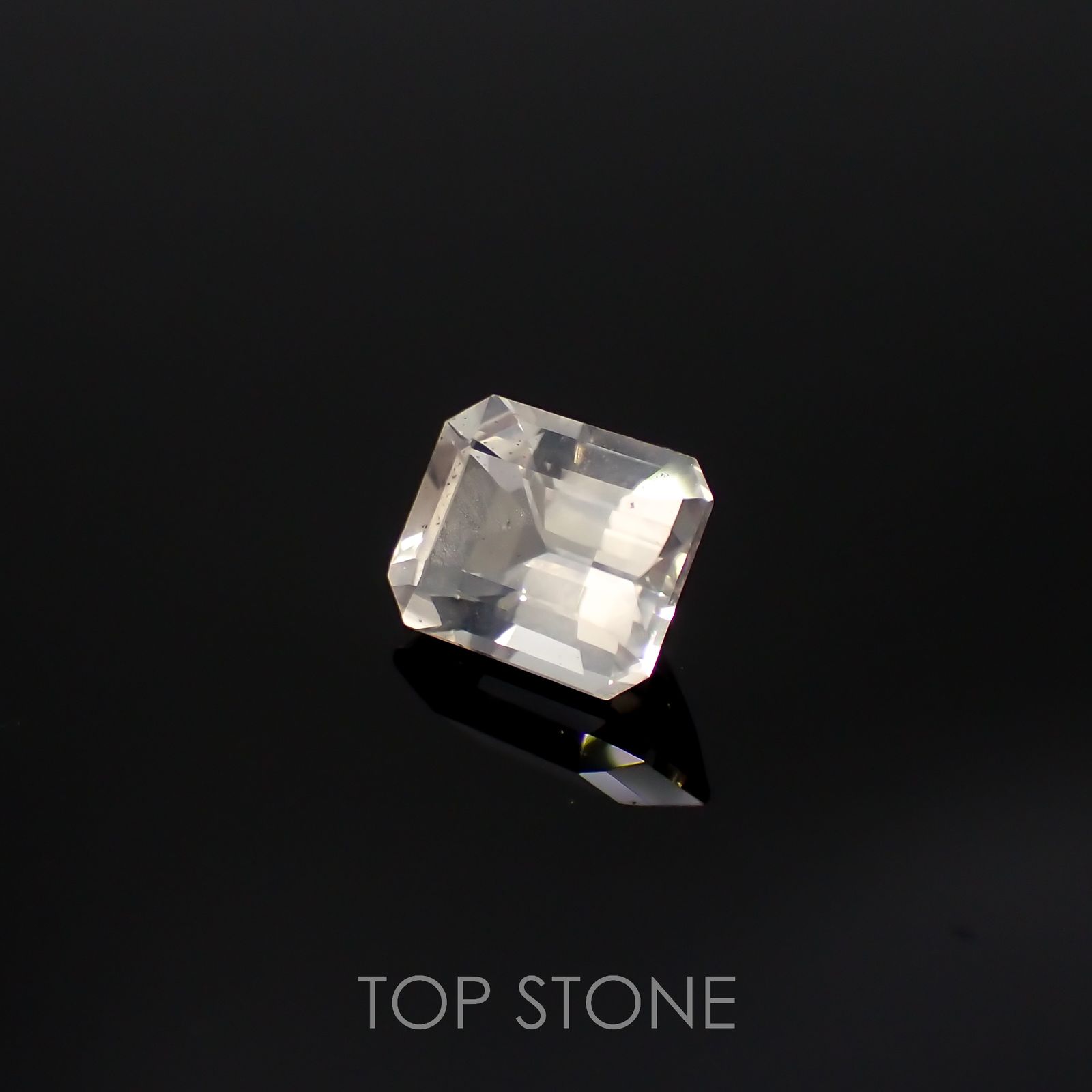 フェナカイト(宝石名フェナカイト)ロシア産 1.72ct 識別済[220515735]7.9x6.3mm前後