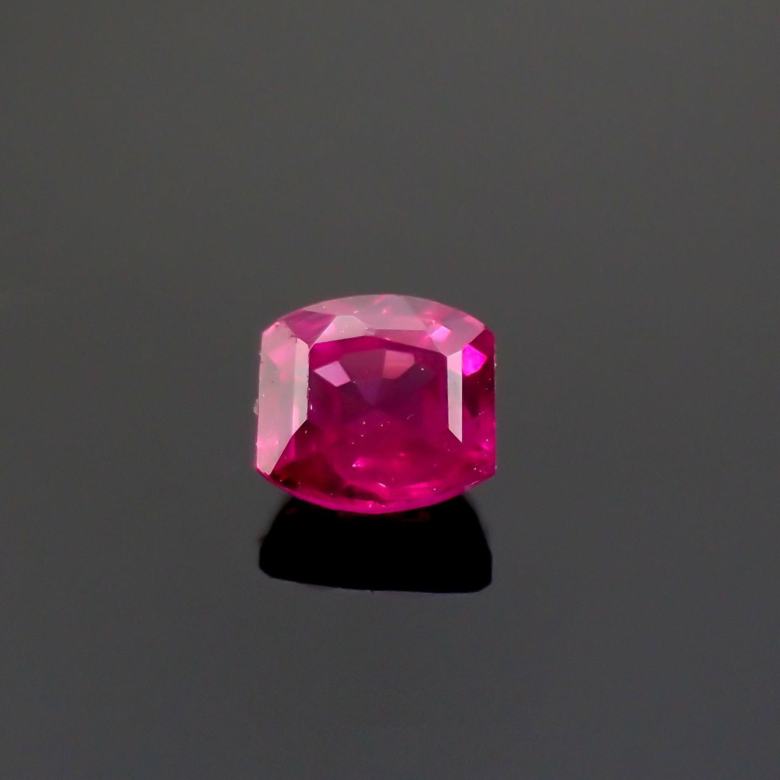 ルビー モザンビーク/ビルマ産 0.17ct[220616212]2.9x2.7mm前後