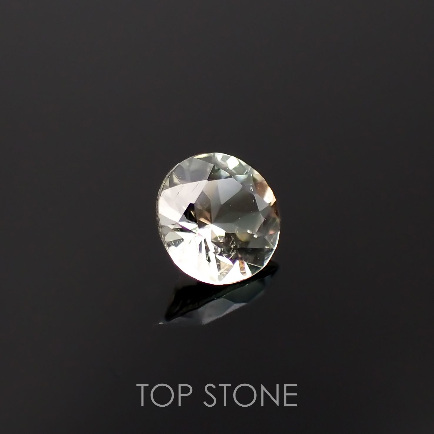 バイカラーオレゴンサンストーン アメリカ・オレゴン州産 0.65ct[230220682]5.9x5.9mm前後