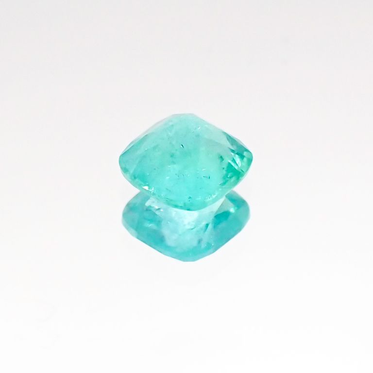 パライバトルマリン(宝石名トルマリン/別名パライバ・トルマリン) ブラジル産 0.256ct ソ付(宝貴協)[20106447]3.8×3.8mm前後